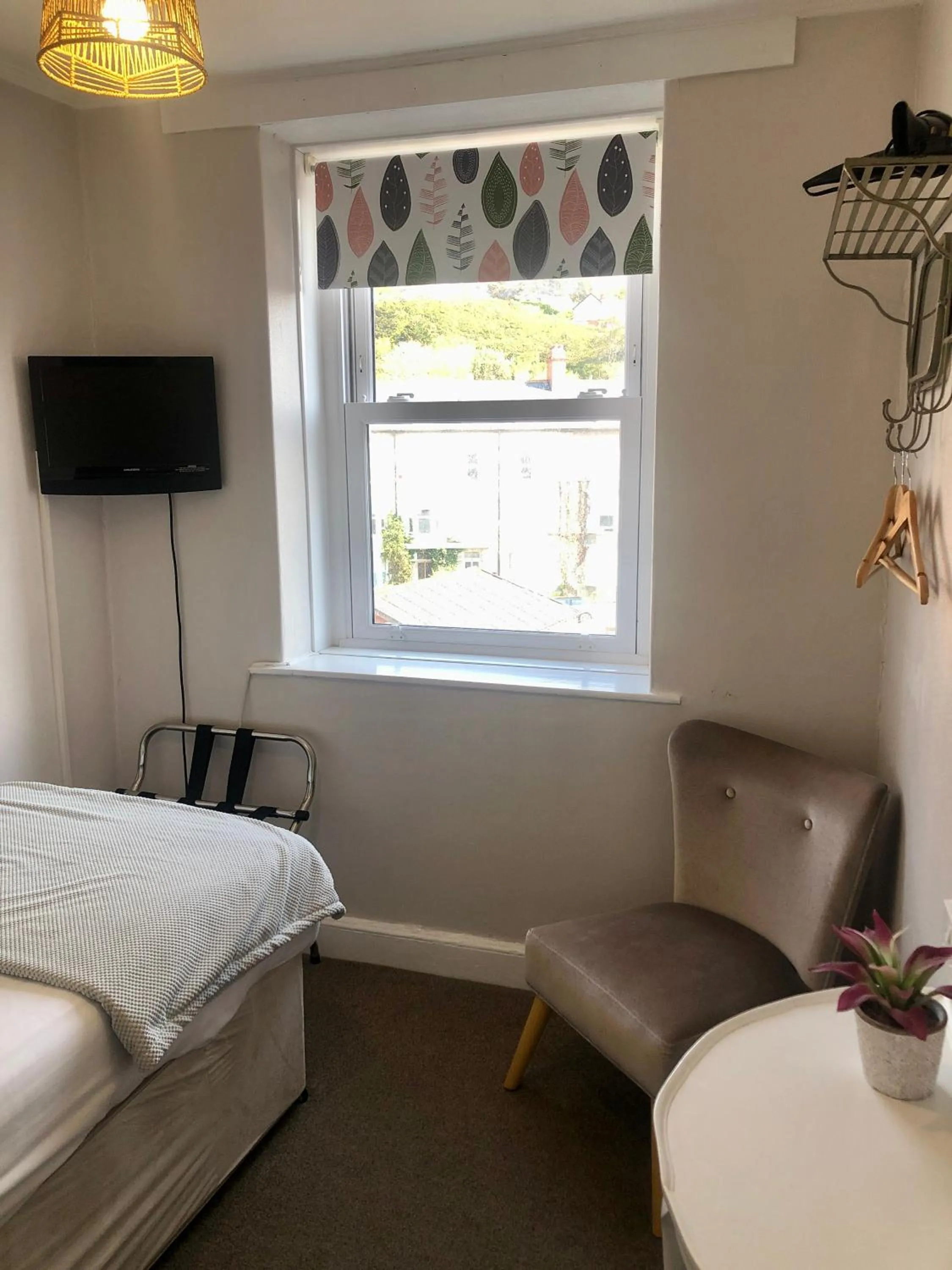 Bedroom, Bed in Cranwell Court Apartments