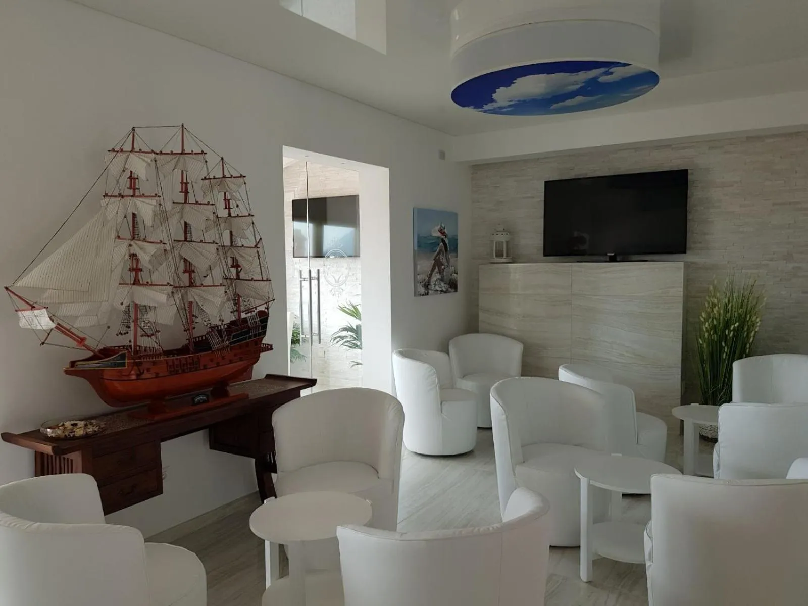 Communal lounge/ TV room in Hotel Ristorante Borgo La Tana