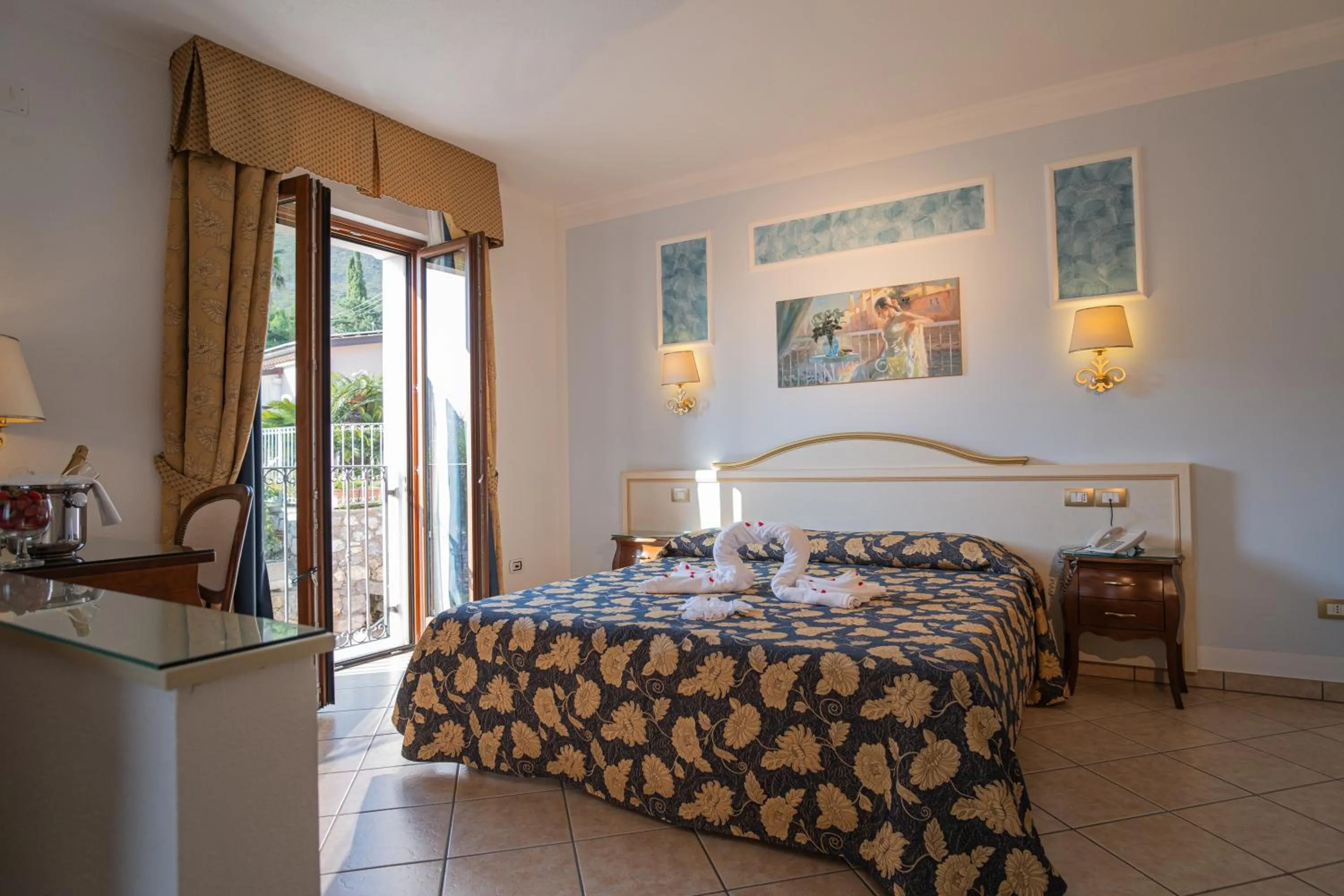 Bed in Hotel Ristorante Borgo La Tana