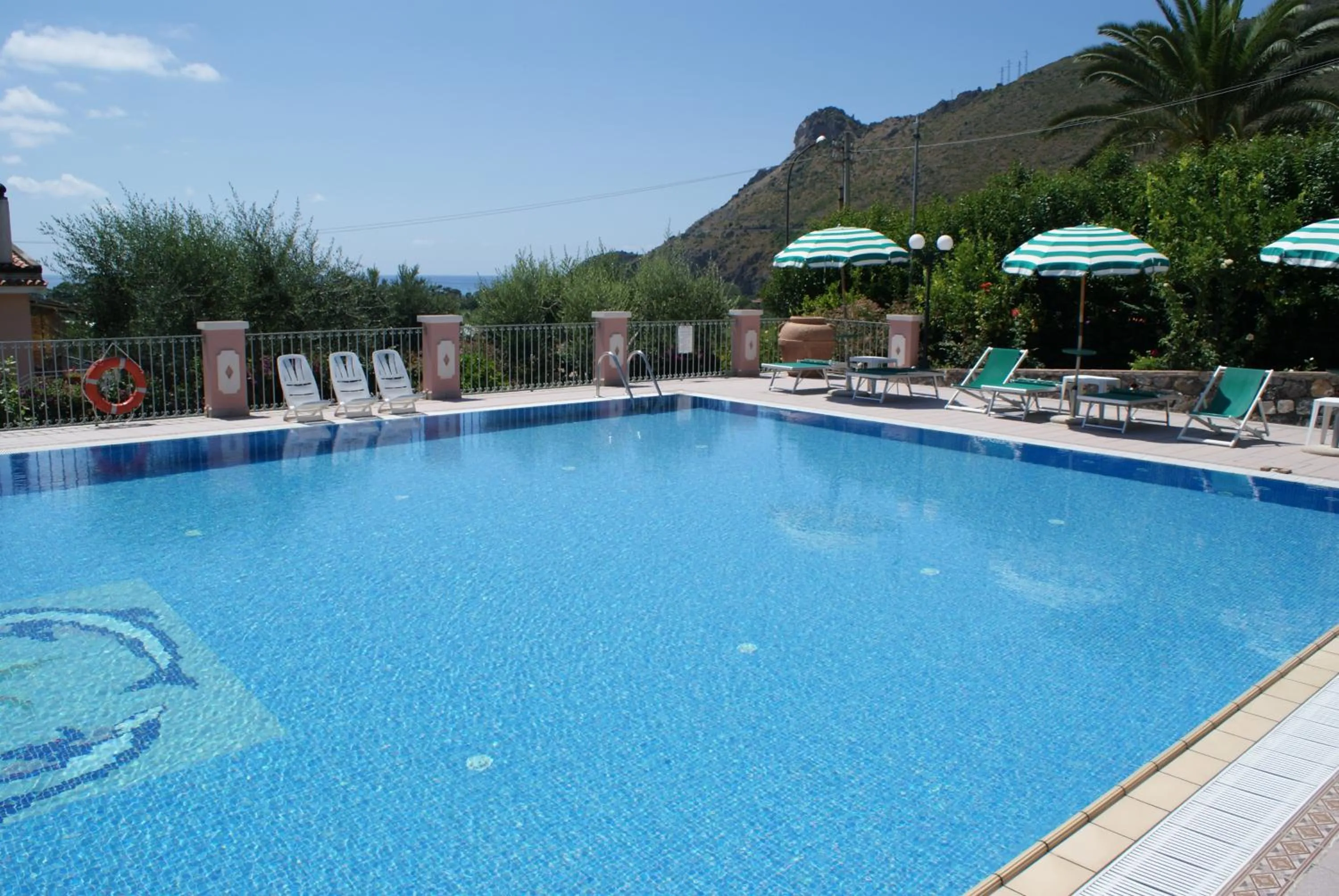 Pool view in Hotel Ristorante Borgo La Tana