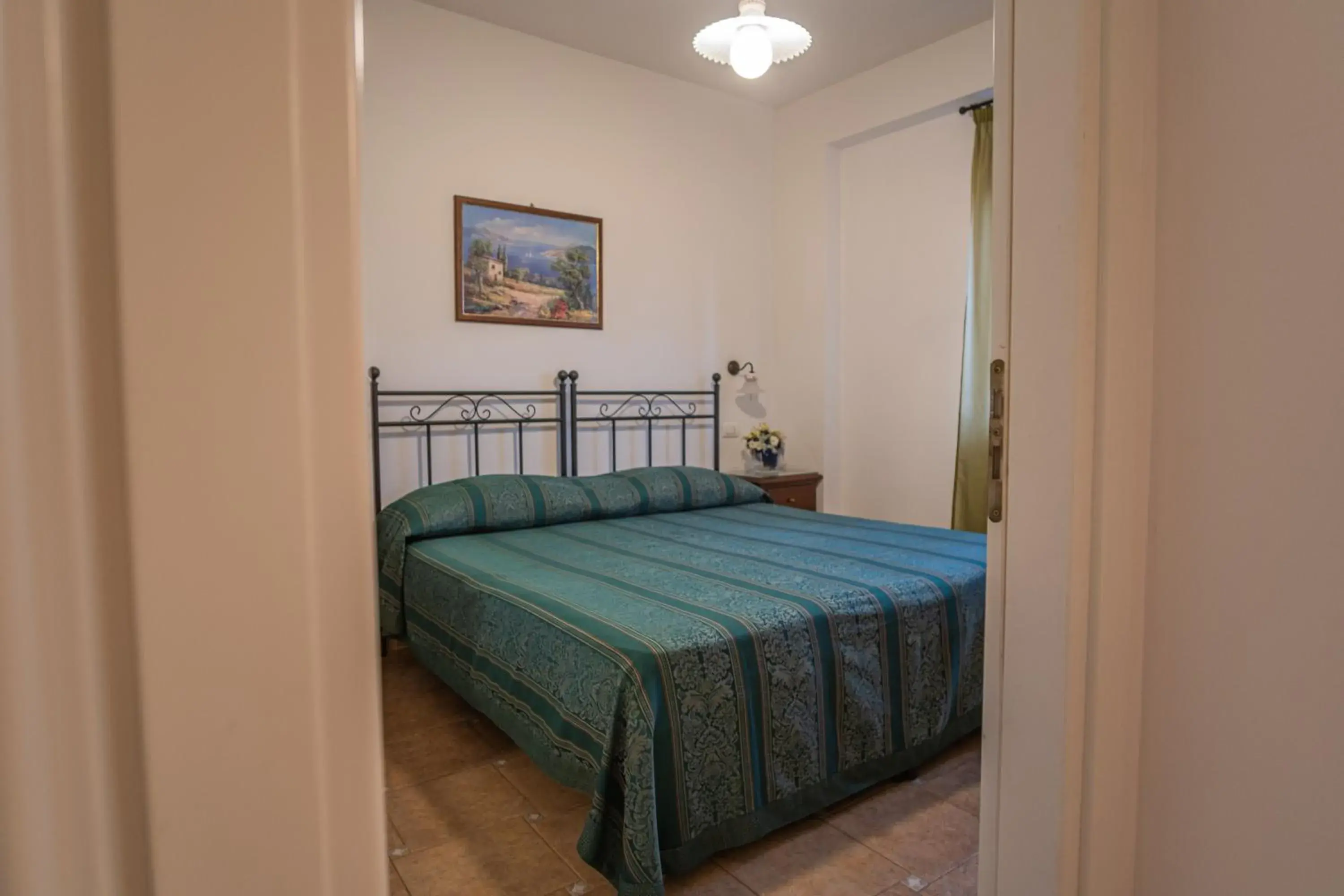 Standard Quadruple Room in Hotel Ristorante Borgo La Tana Standard Quadruple Room in Hotel Ristorante Borgo La Tana