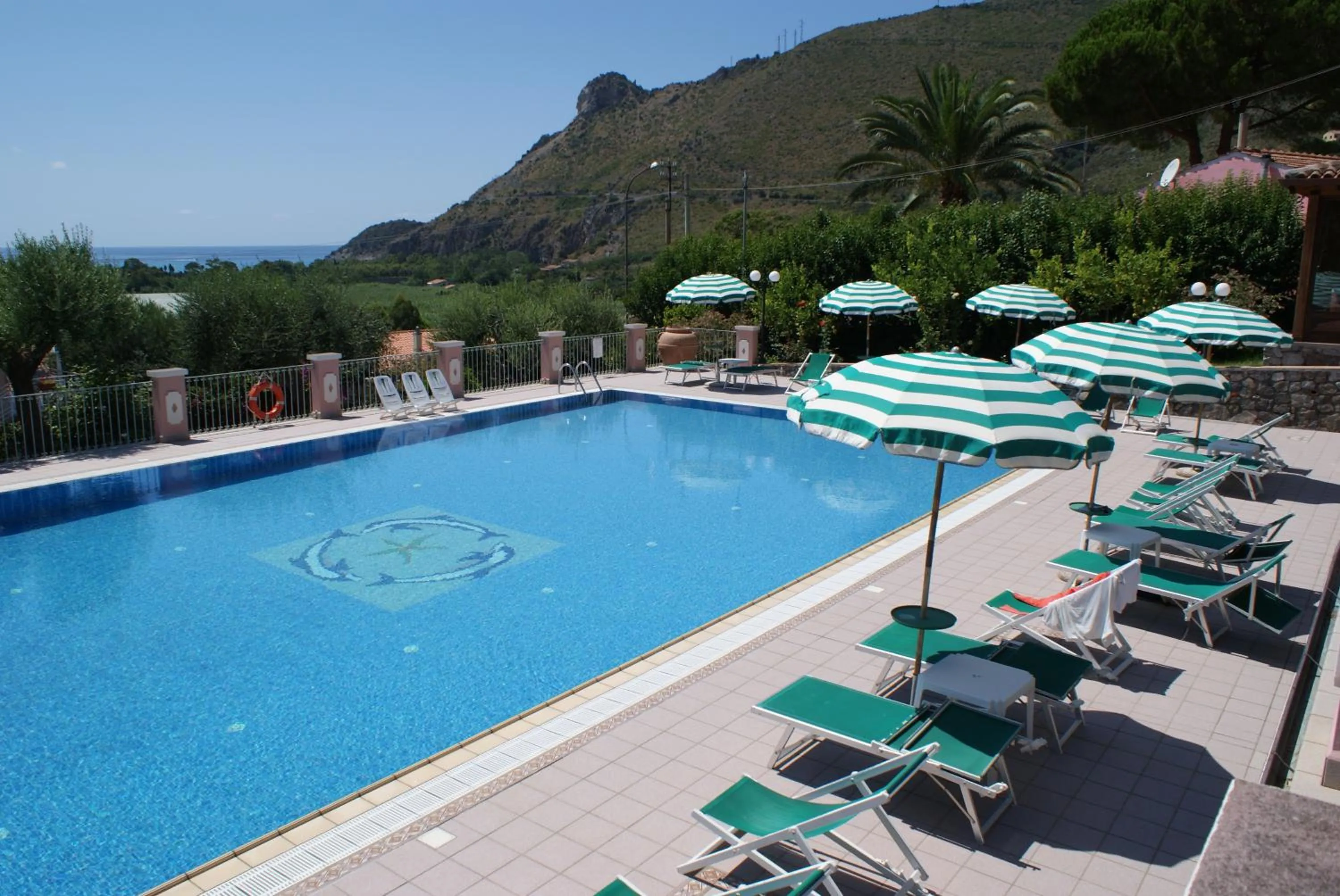 Pool view in Hotel Ristorante Borgo La Tana