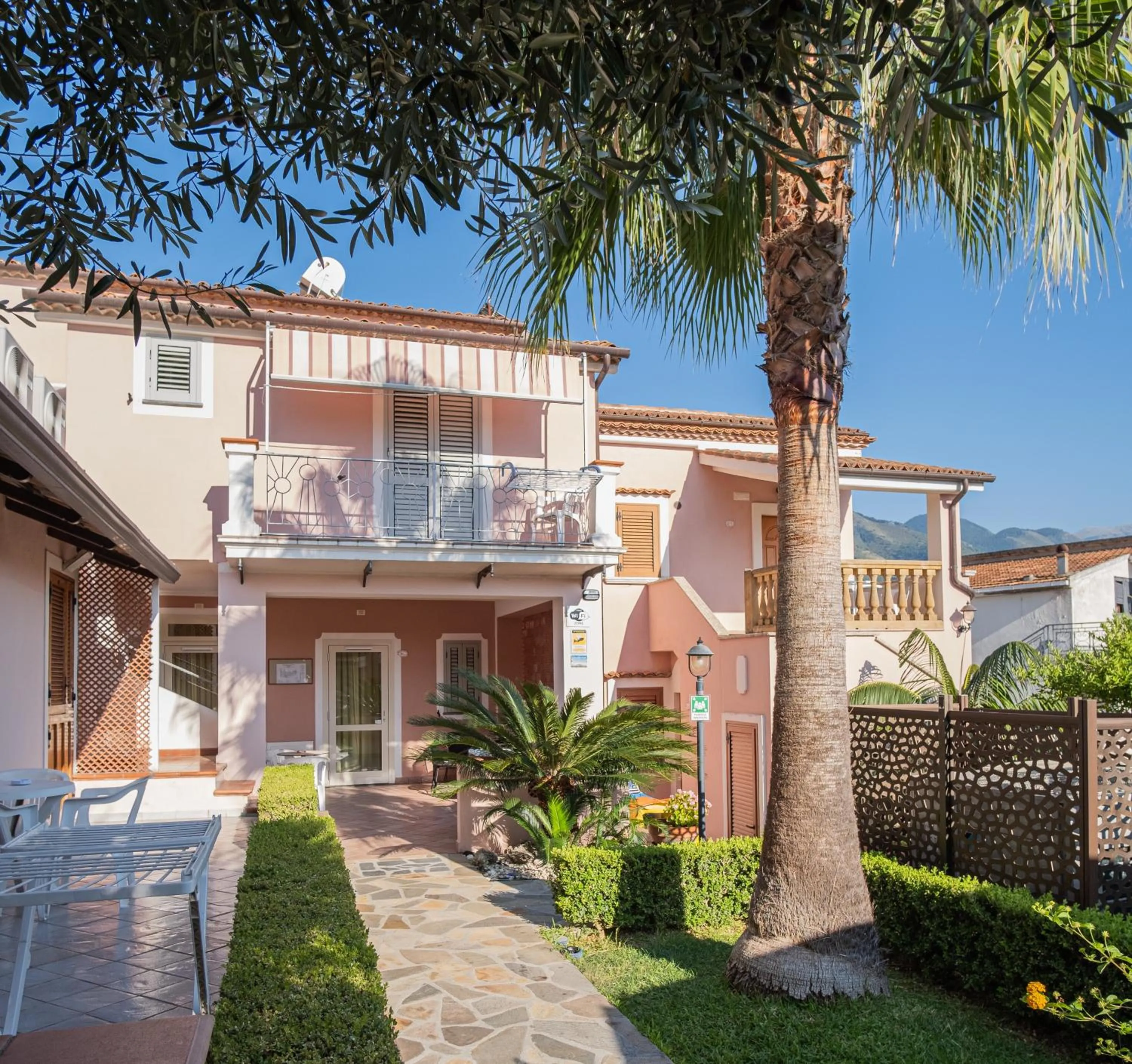 Hotel Ristorante Borgo La Tana