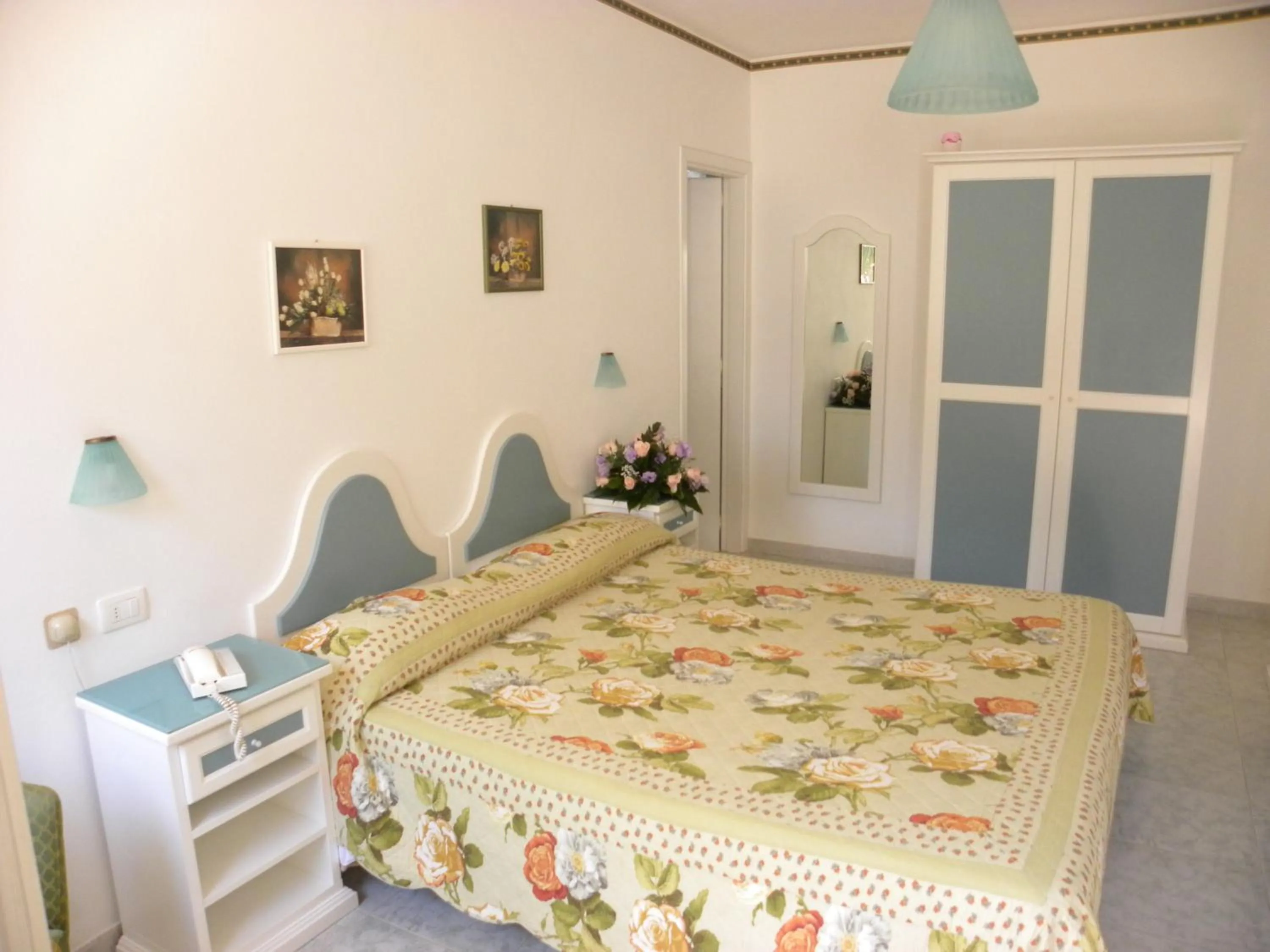 Bed in Hotel Ristorante Borgo La Tana