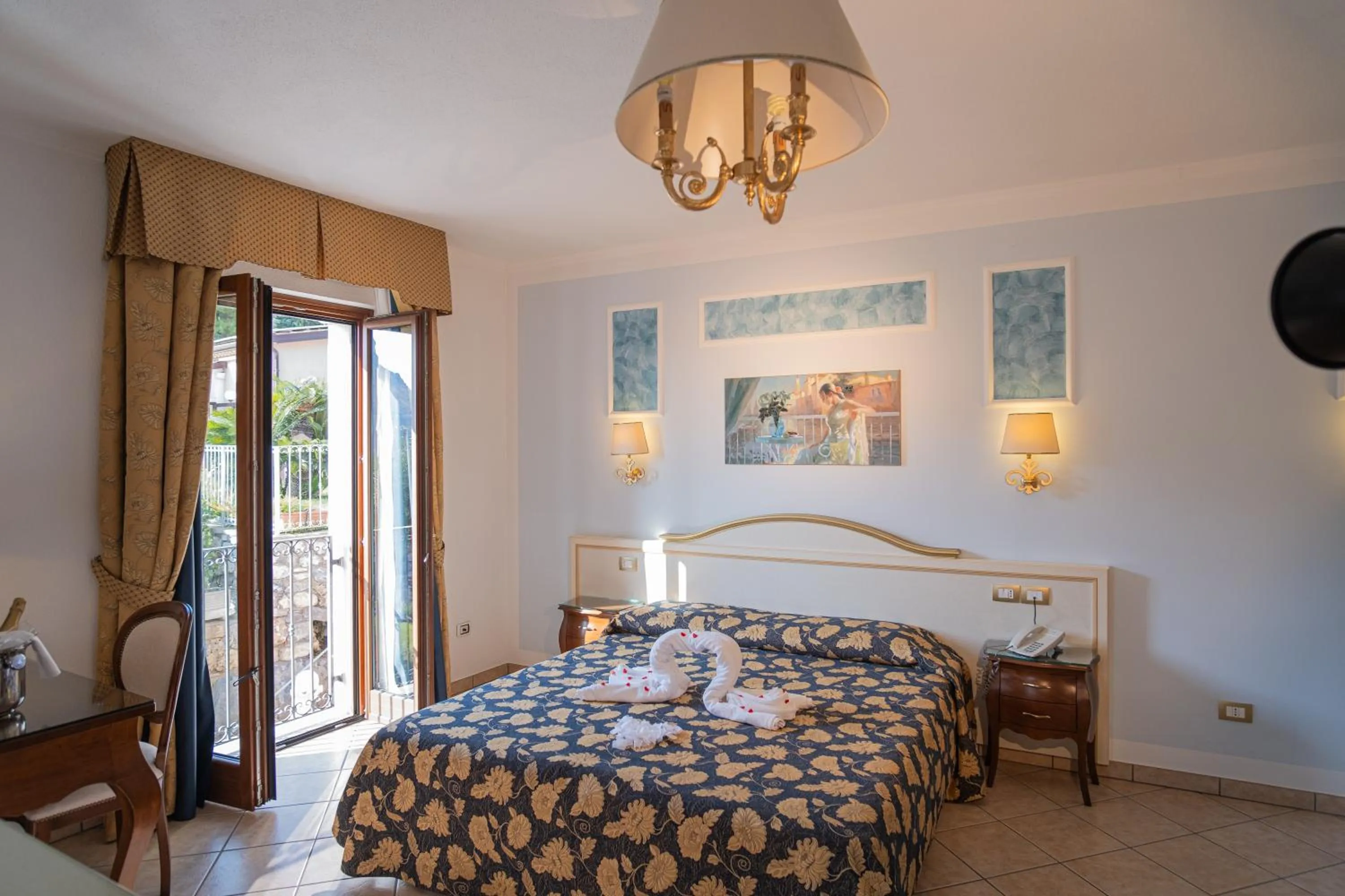 Bed in Hotel Ristorante Borgo La Tana