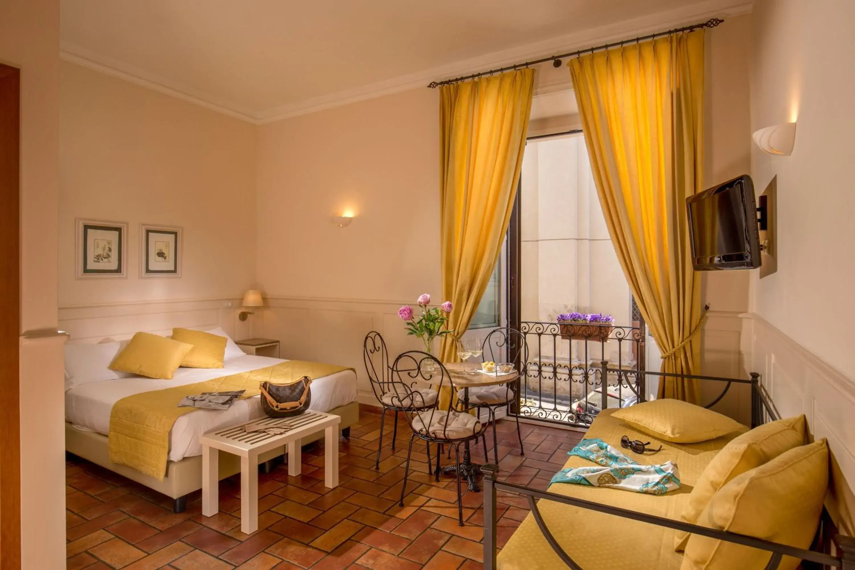 Triple Room in Aenea Inn Triple Room in Aenea Inn