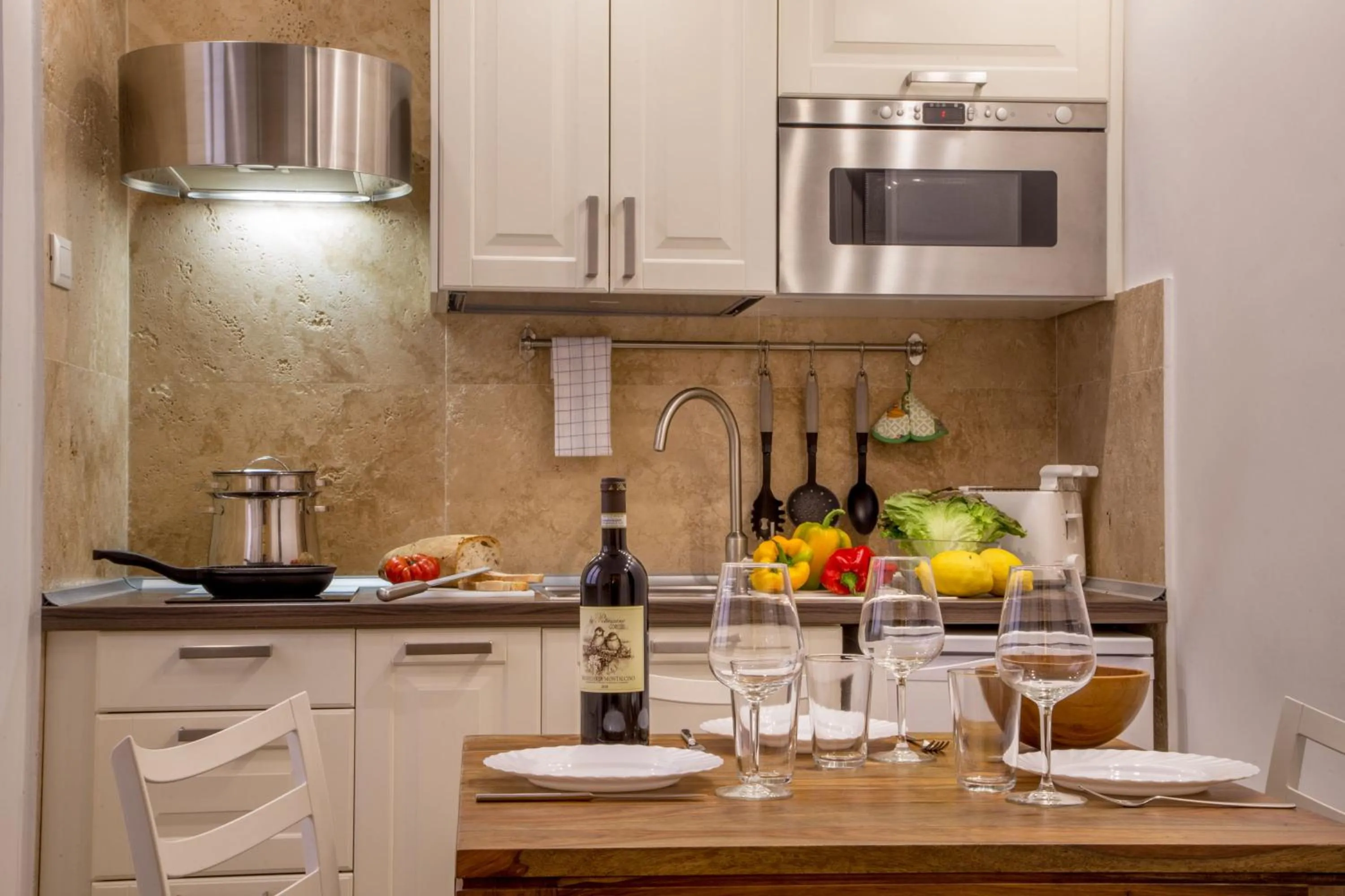 Coffee/tea facilities in Aenea Inn