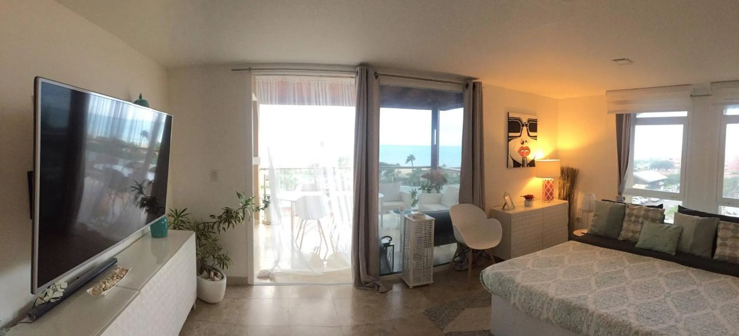 Bed in Modern Loft ,eagle Beach ,oasis Condo