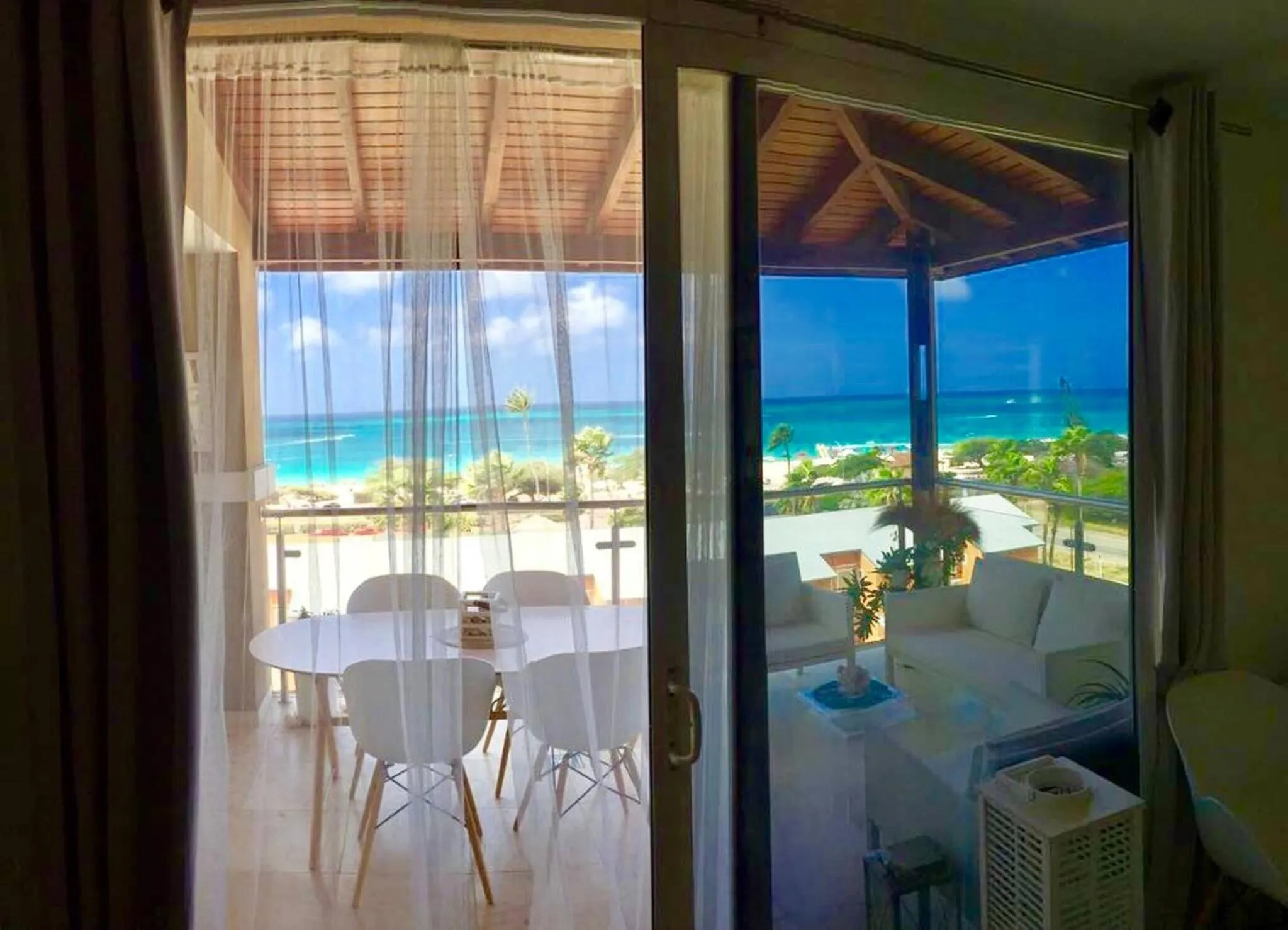 Modern Loft ,eagle Beach ,oasis Condo