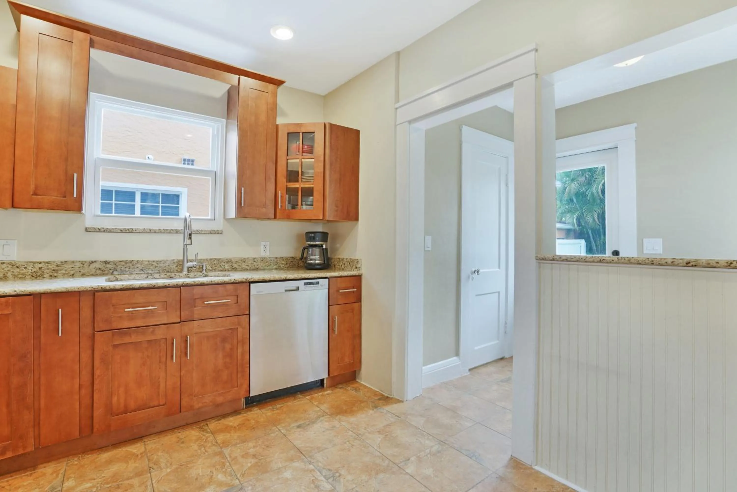 Kitchen or kitchenette in Charming Historic Home and Cottage minutes from the Intracoastal and the Beach