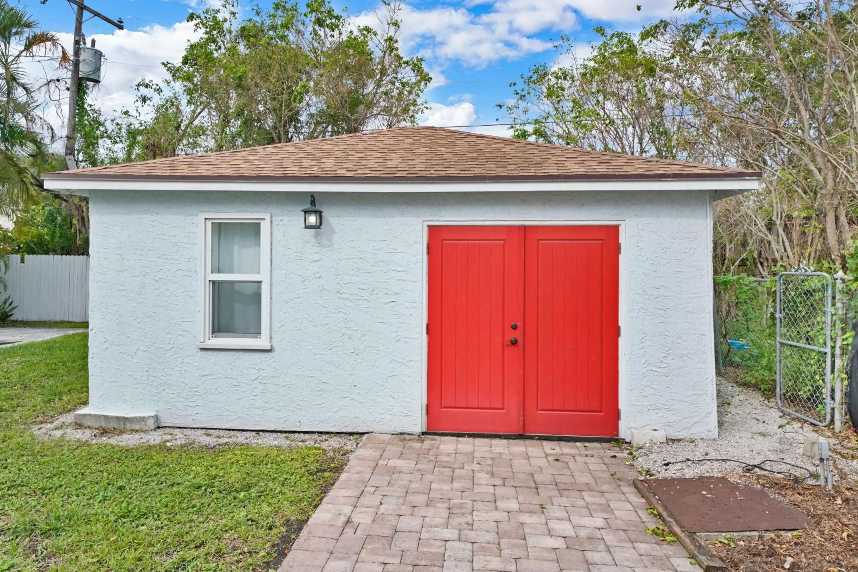 Facade/entrance in Charming Historic Home and Cottage minutes from the Intracoastal and the Beach