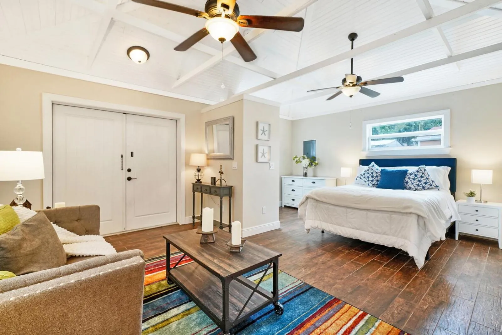 Bed in Charming Historic Home and Cottage minutes from the Intracoastal and the Beach