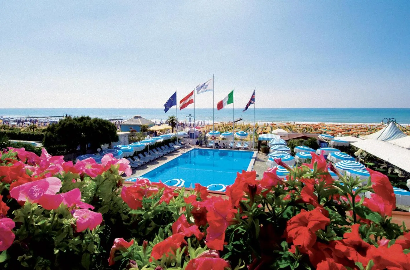 Swimming pool in Hotel Monaco & Quisisana