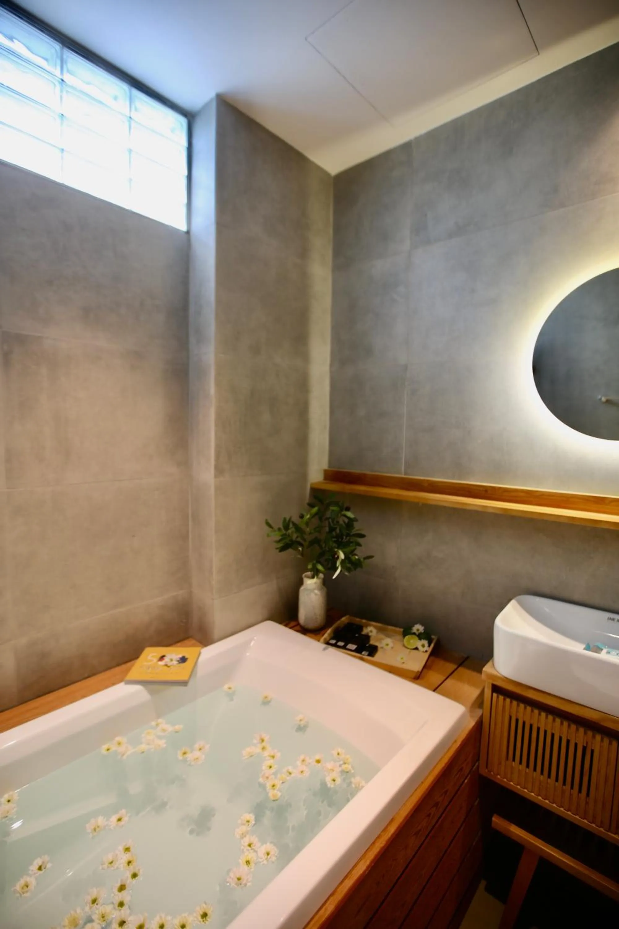 Bathroom, Bed in CityHouse - Ariosa