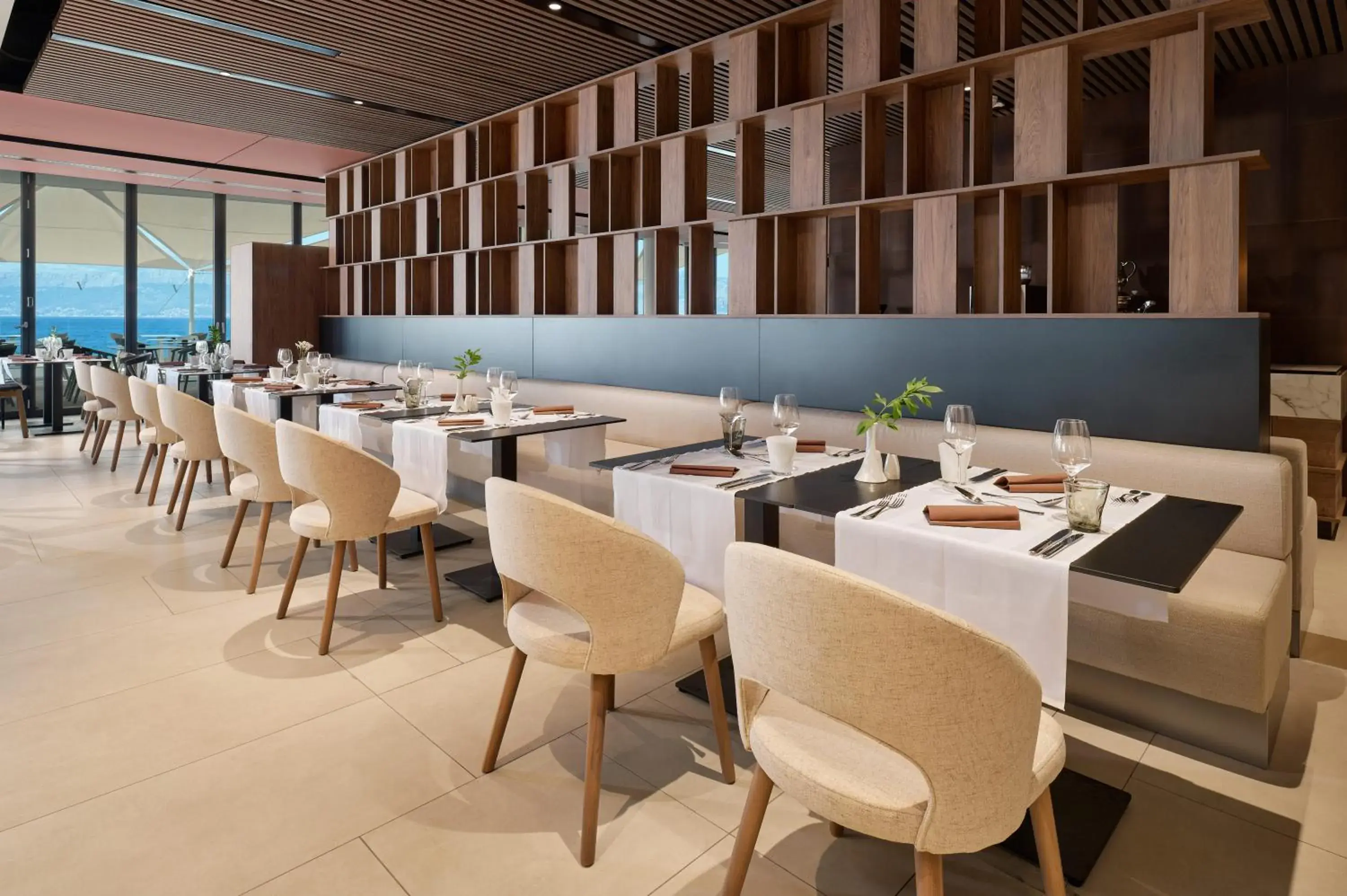 Restaurant/places to eat in Grand Hotel View Restaurant/places to eat in Grand Hotel View