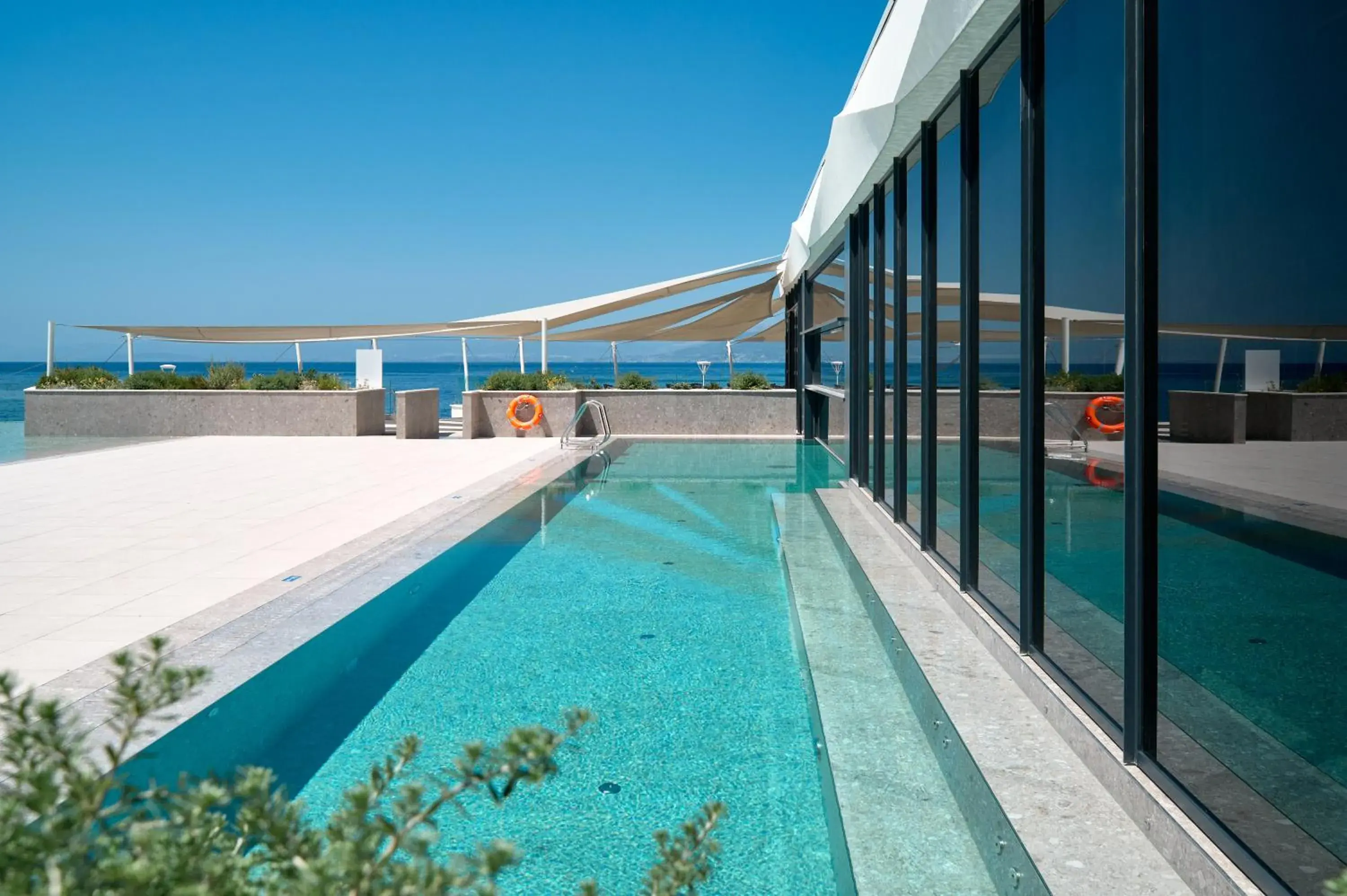 Swimming pool in Grand Hotel View Swimming pool in Grand Hotel View