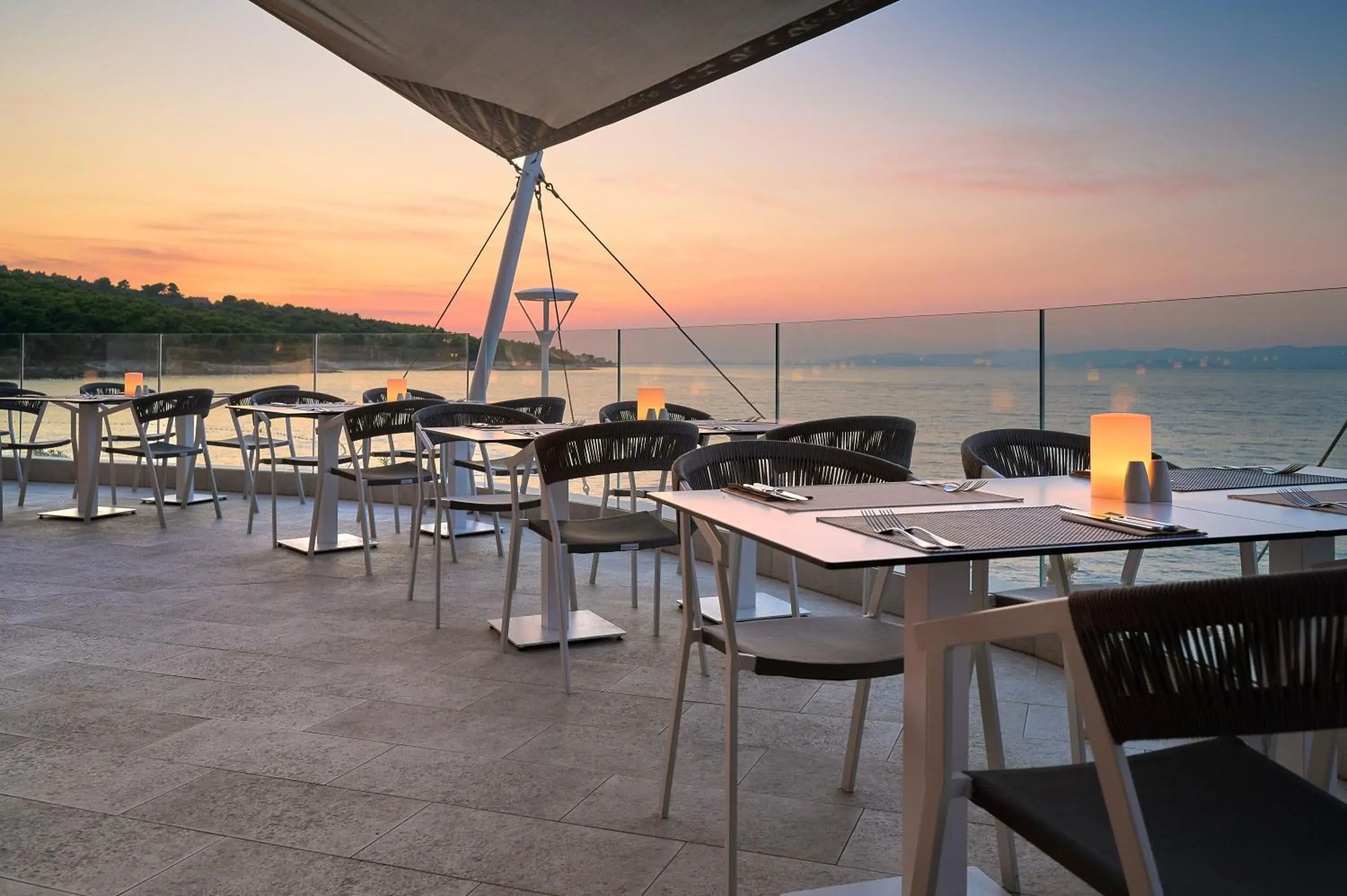 Restaurant/places to eat in Grand Hotel View Restaurant/places to eat in Grand Hotel View