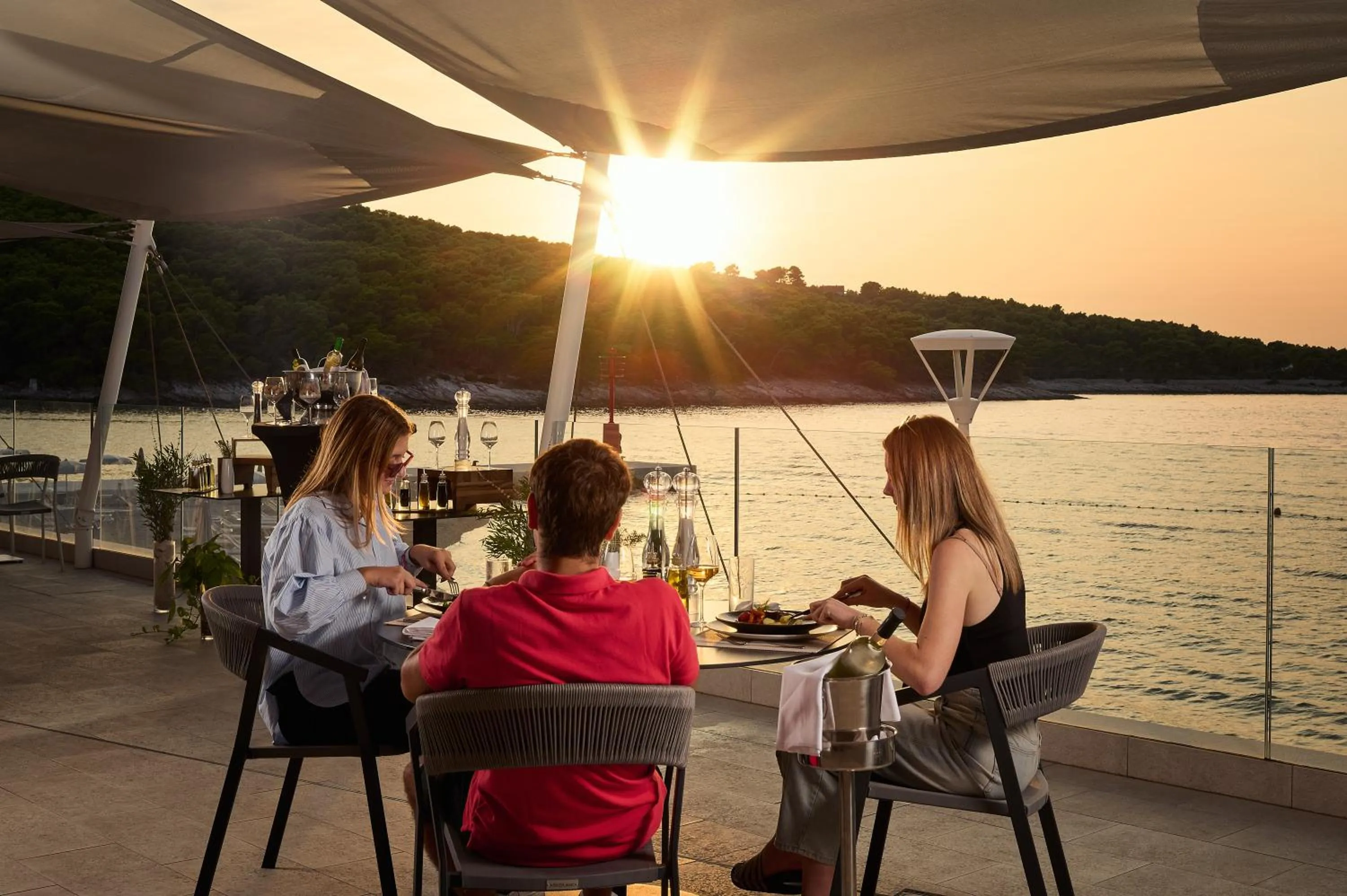 Restaurant/places to eat in Grand Hotel View