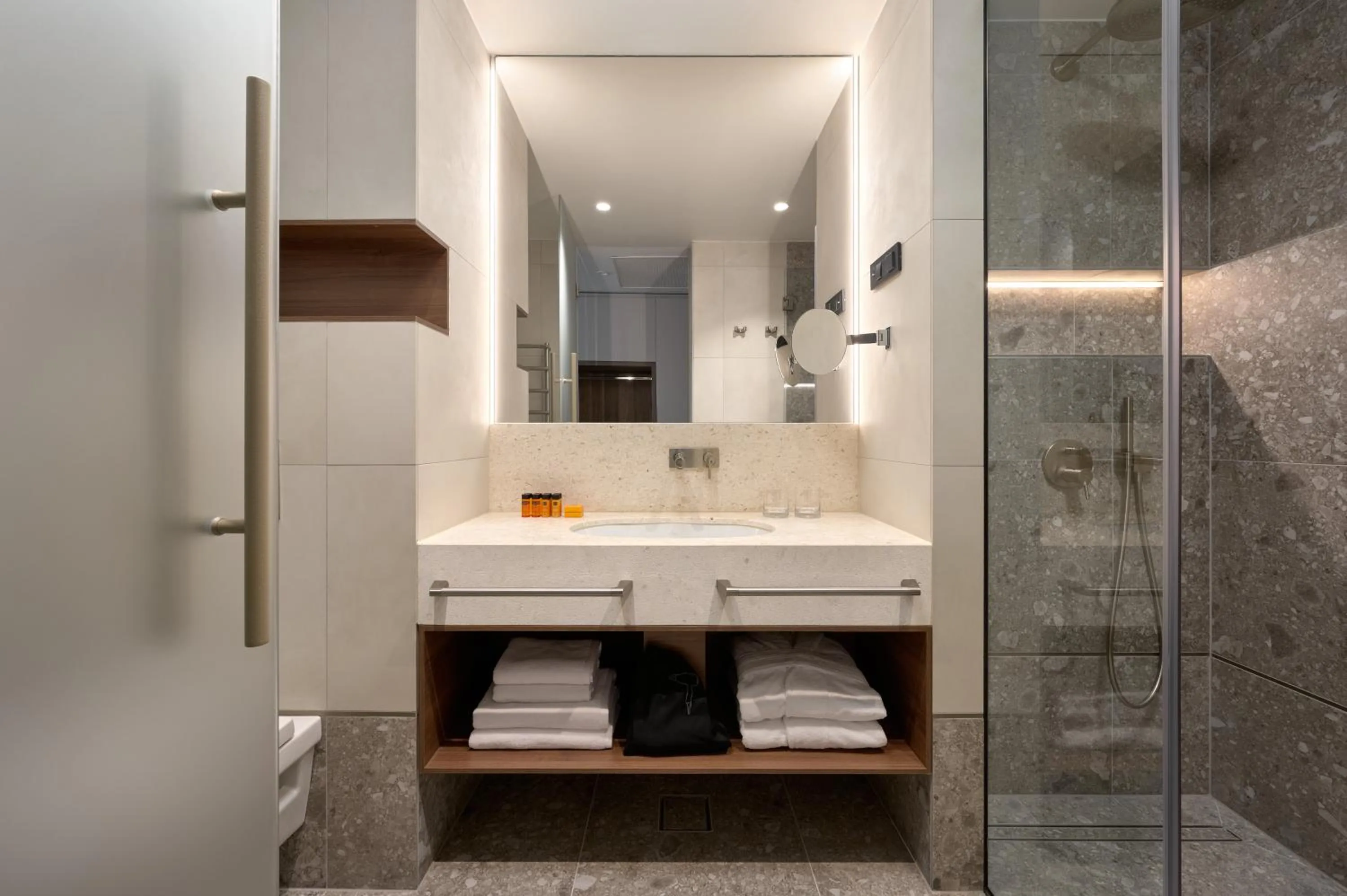 Shower in Grand Hotel View