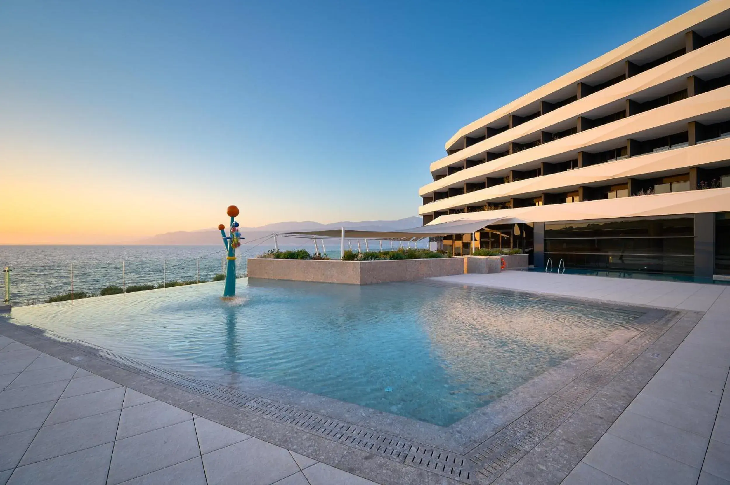 Swimming pool in Grand Hotel View Swimming pool in Grand Hotel View