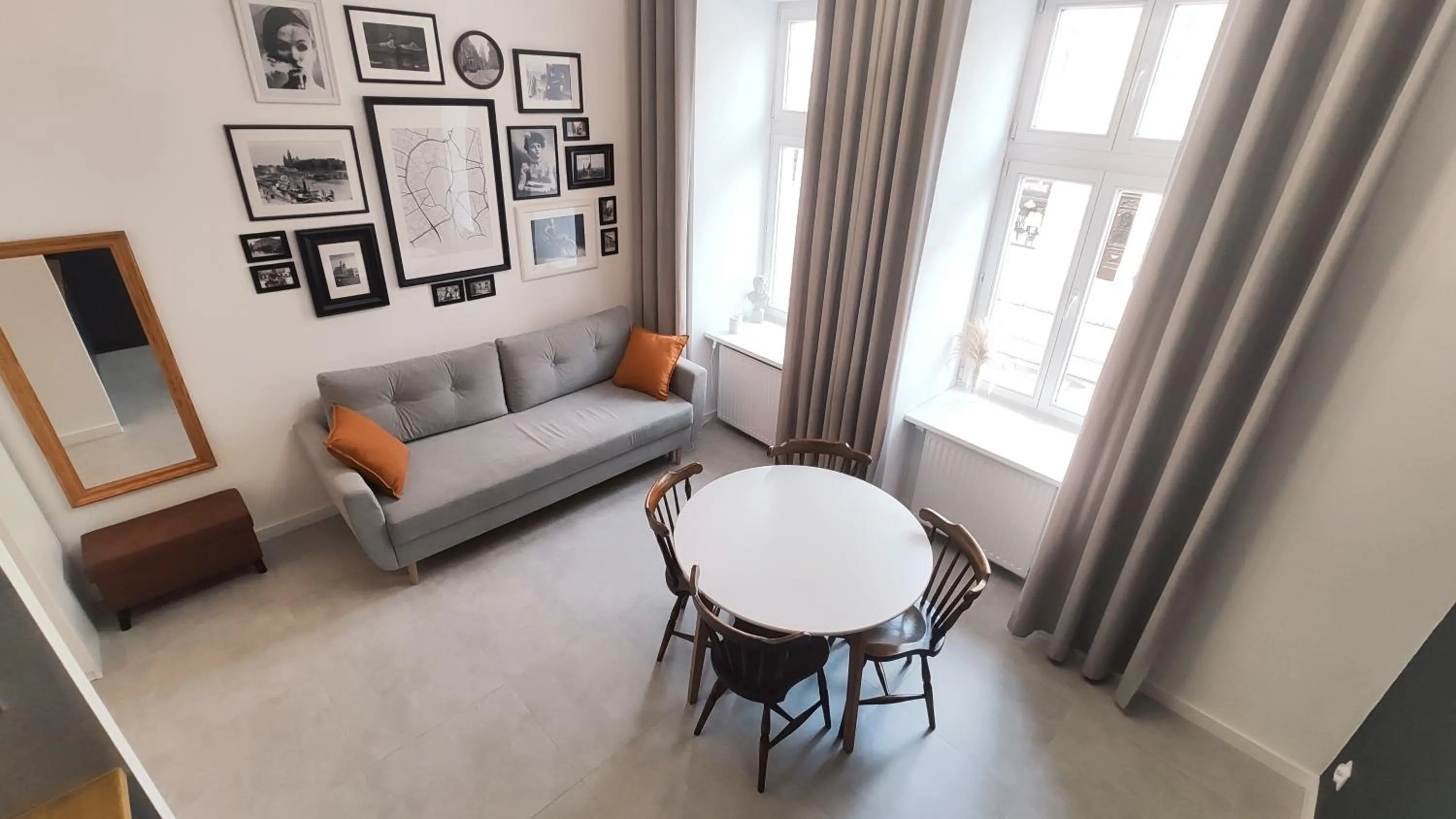 Living room in Starowislna 43 by Homeprime