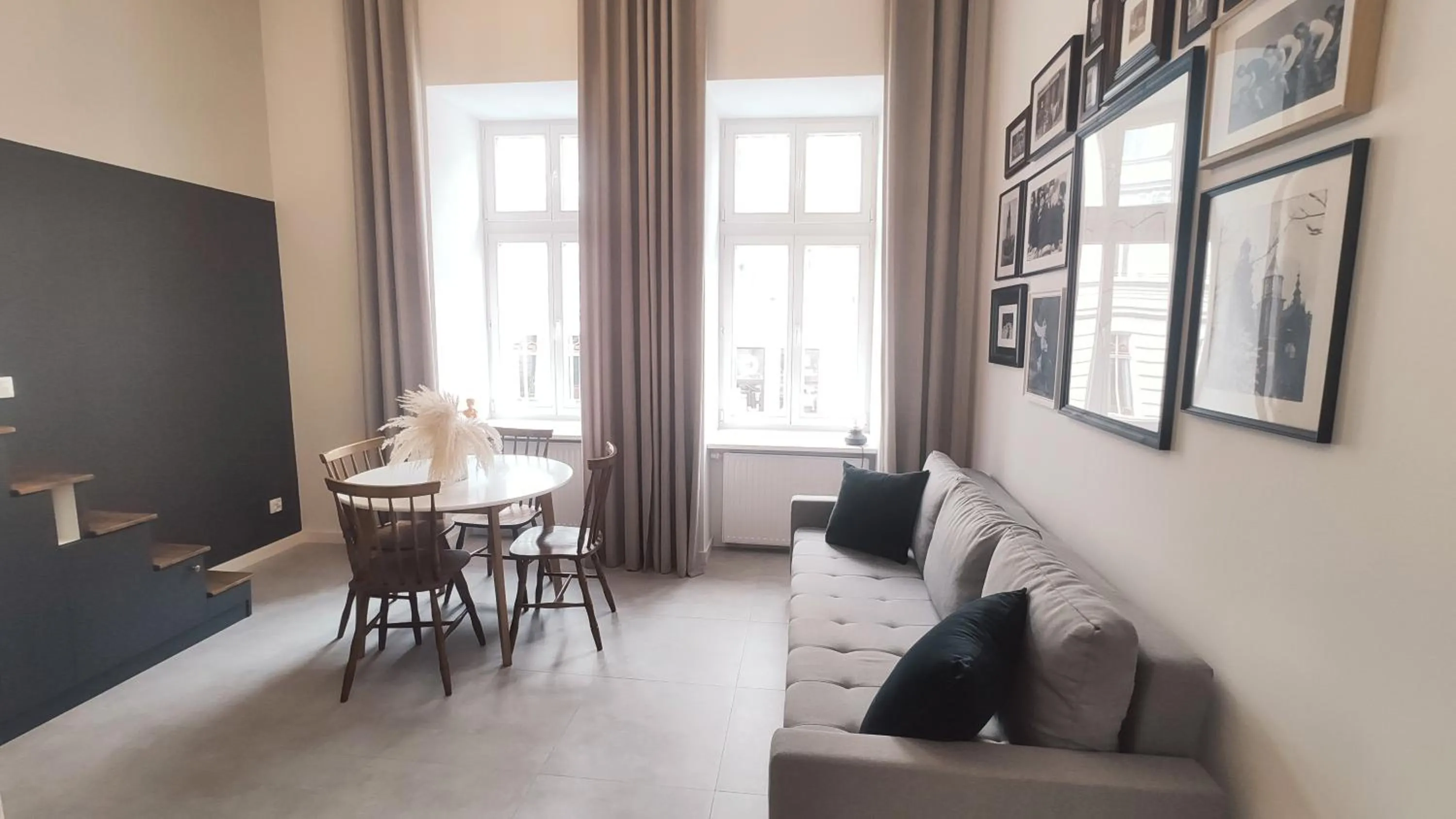 Living room in Starowislna 43 by Homeprime