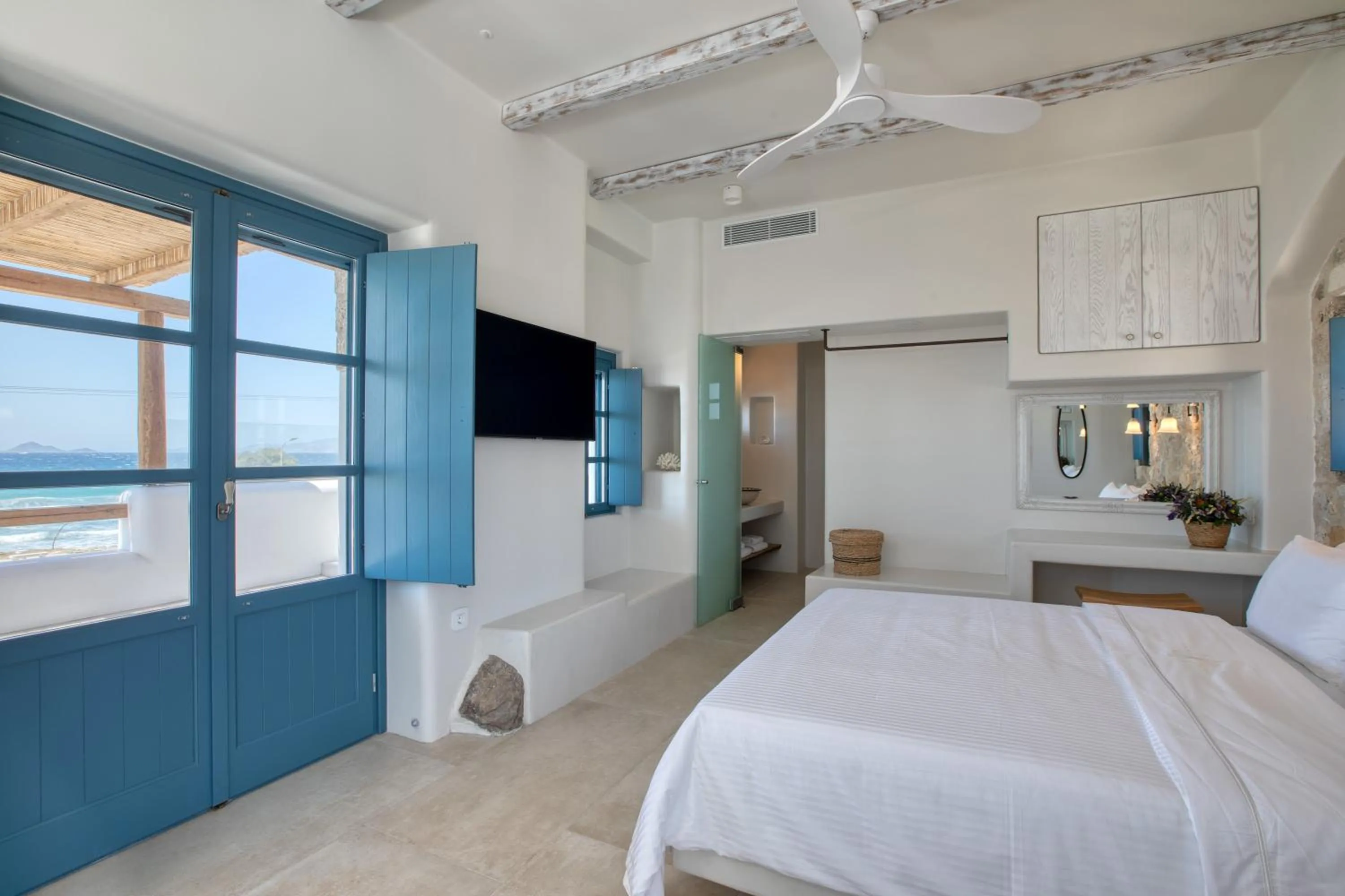 TV and multimedia, Bed in Blue Pearls-Adults Only Luxury Suites