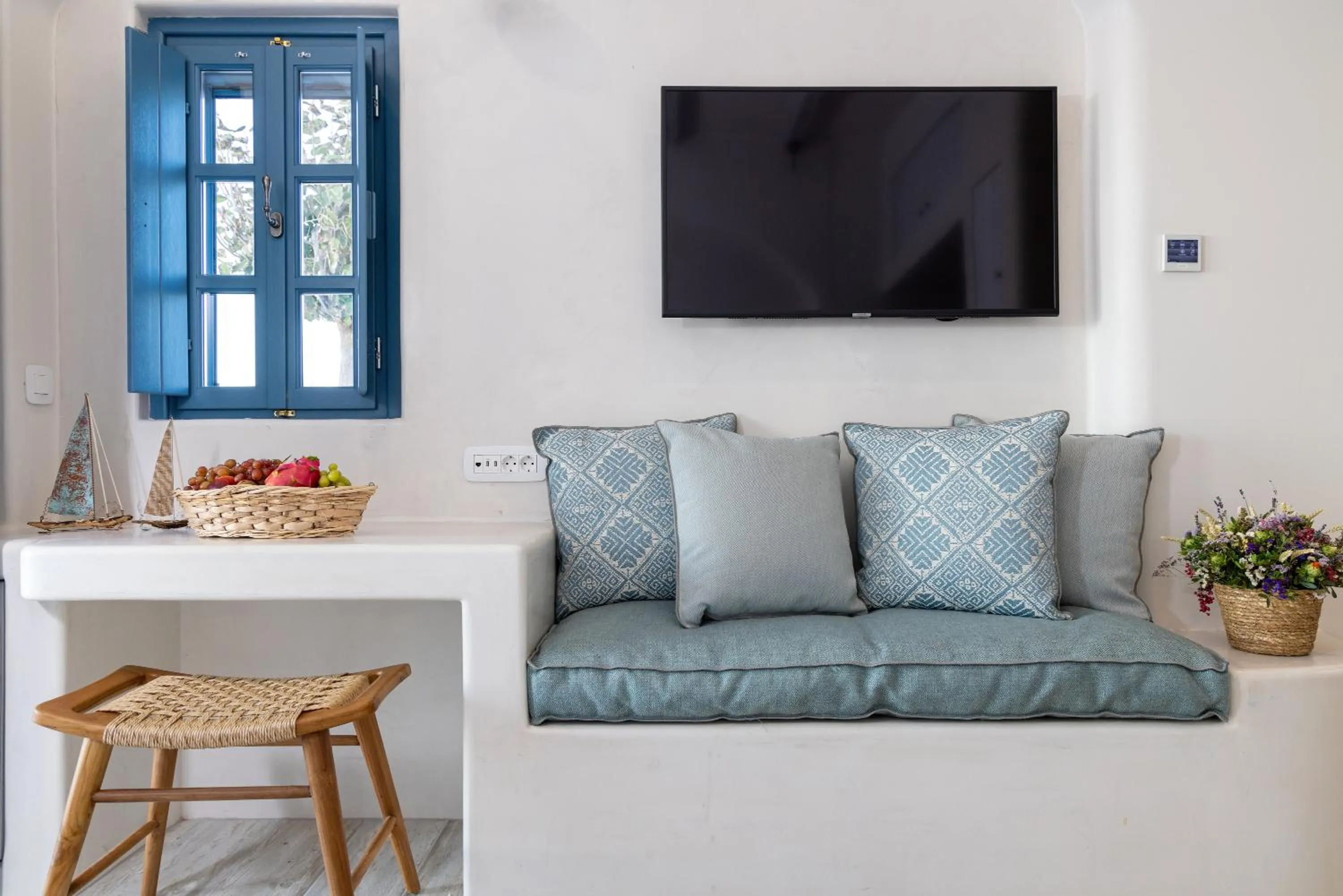 TV and multimedia in Blue Pearls-Adults Only Luxury Suites