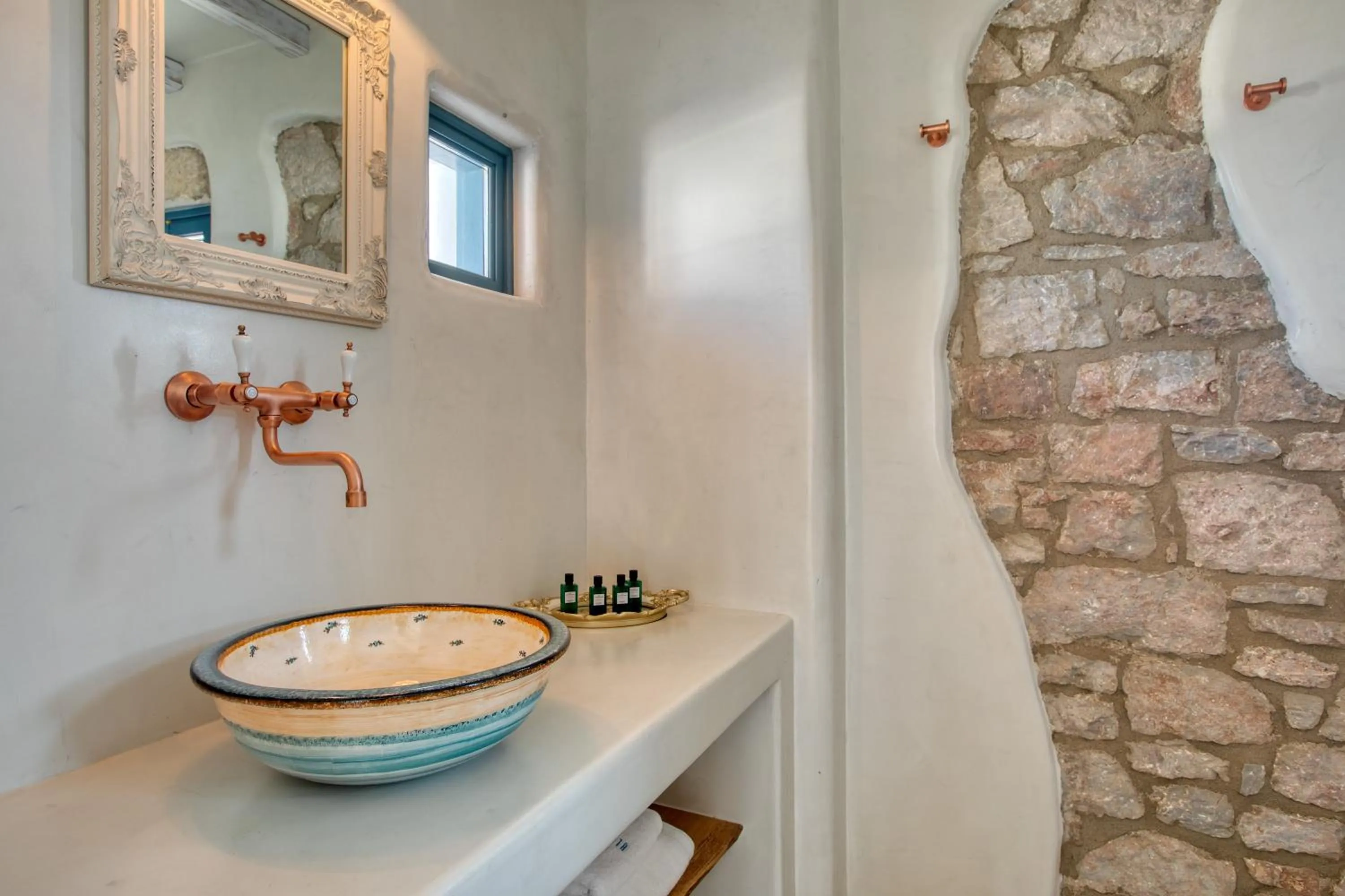 Bathroom in Blue Pearls-Adults Only Luxury Suites