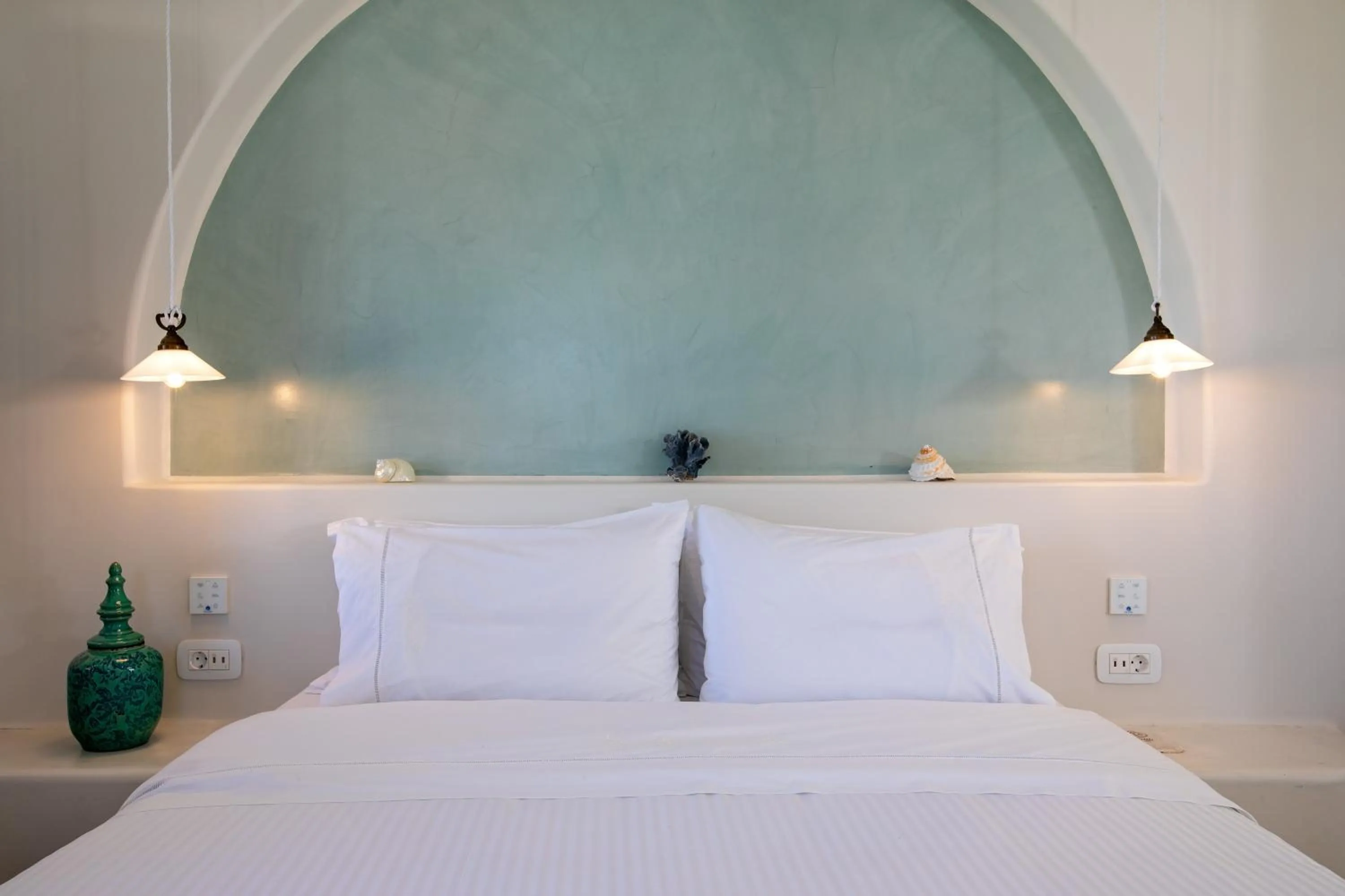 Bed in Blue Pearls-Adults Only Luxury Suites