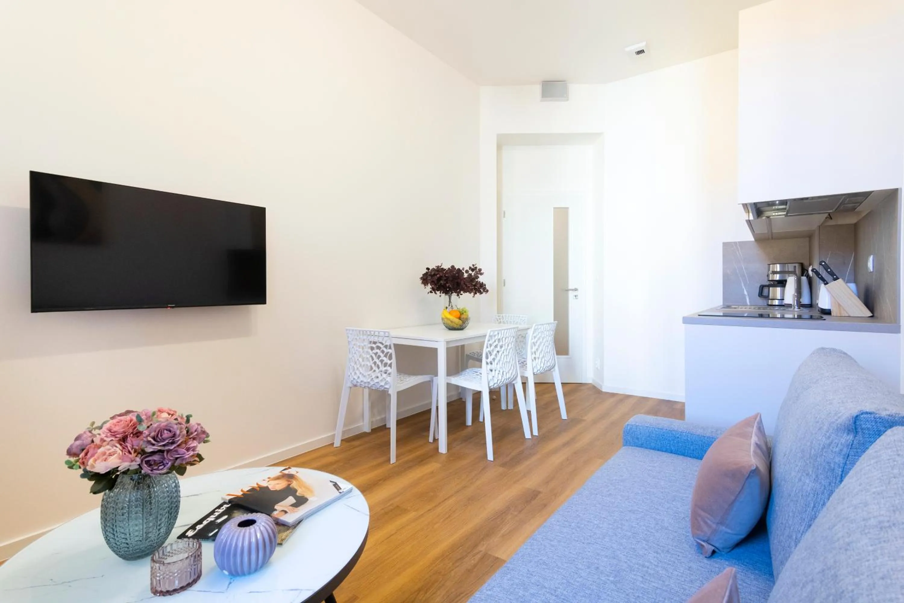 TV and multimedia in Hidden Art Boutique Residence by Dwellfort