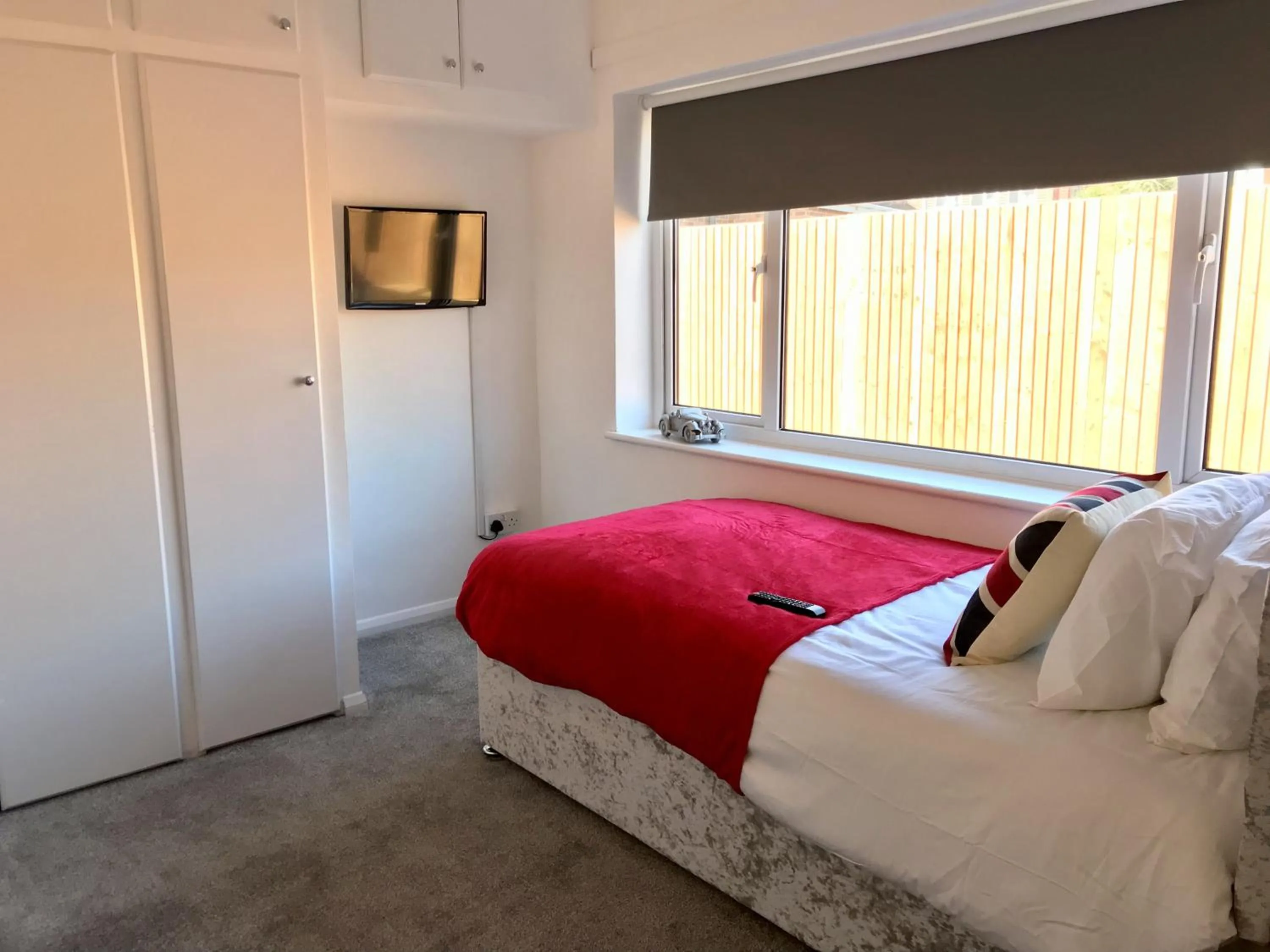 Bedroom, Bed in Stanford Villa