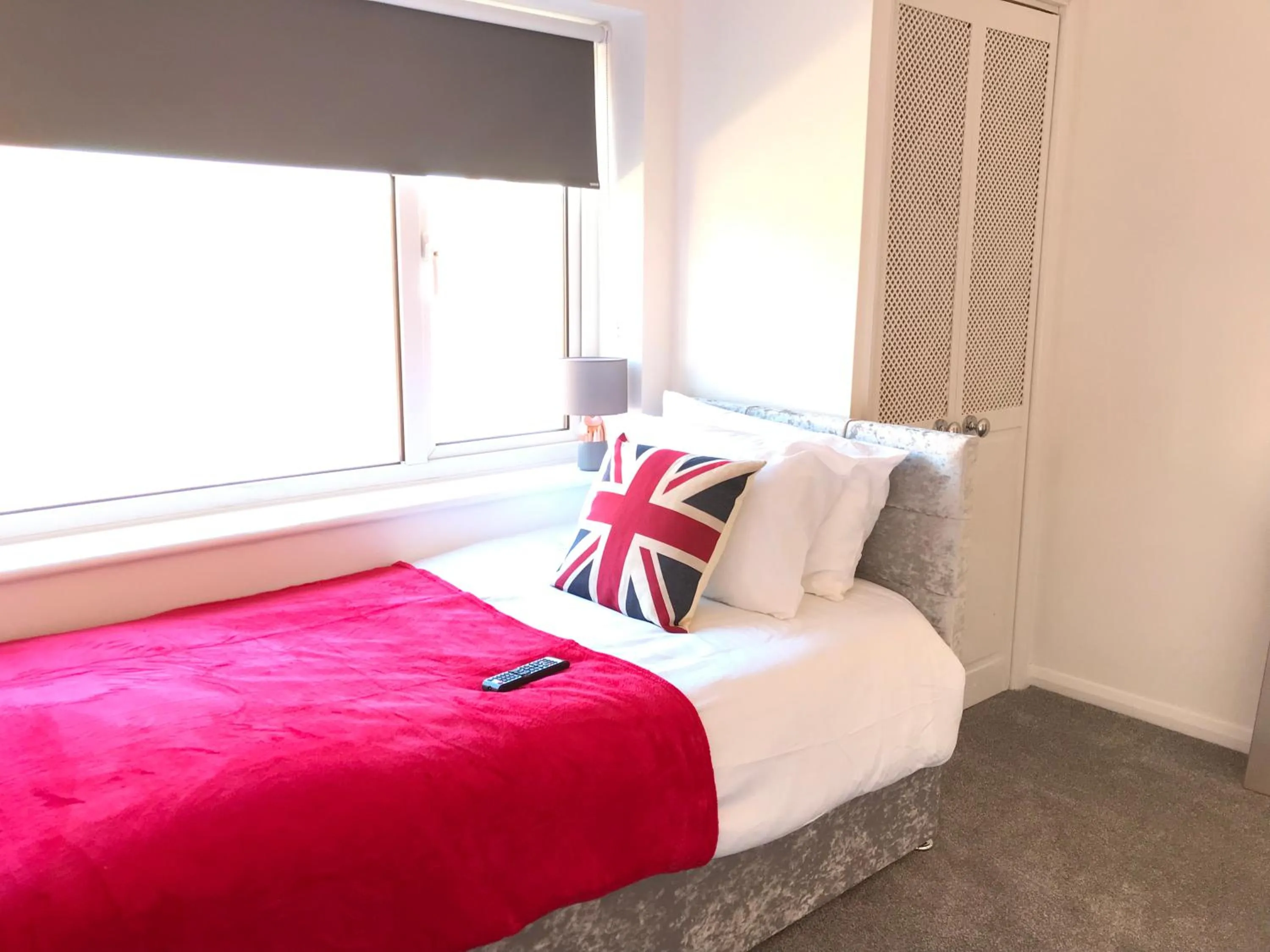 Bedroom, Bed in Stanford Villa