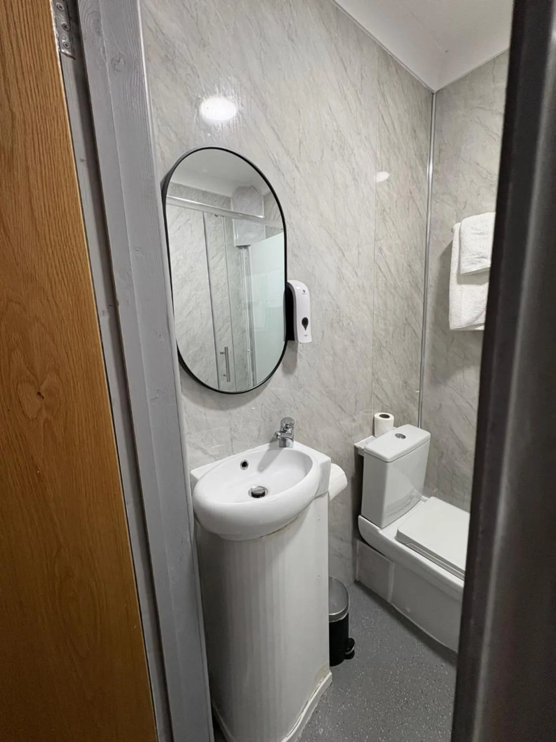 Bathroom in Best Western Ebbw Vale