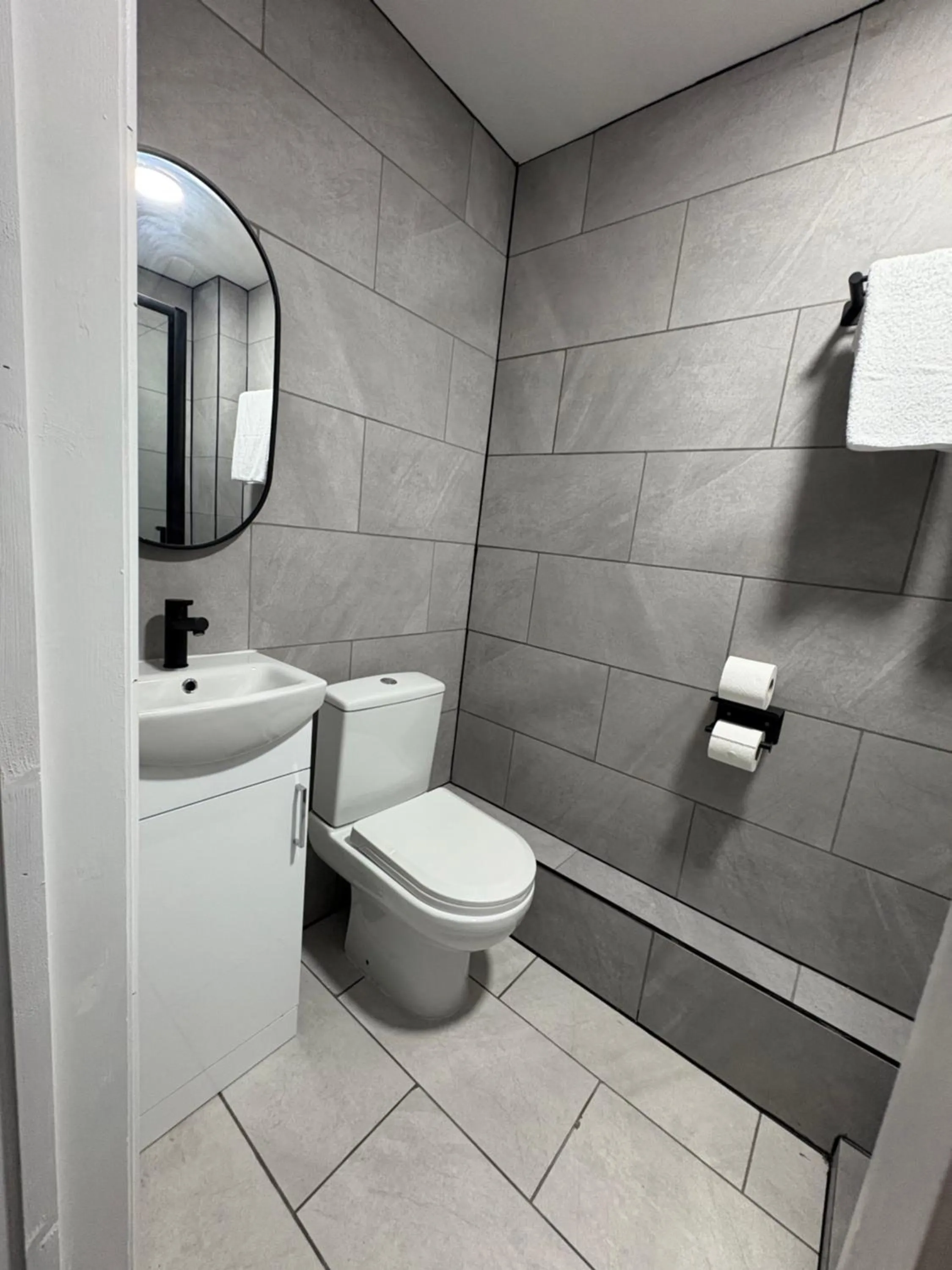 Shower in Best Western Ebbw Vale