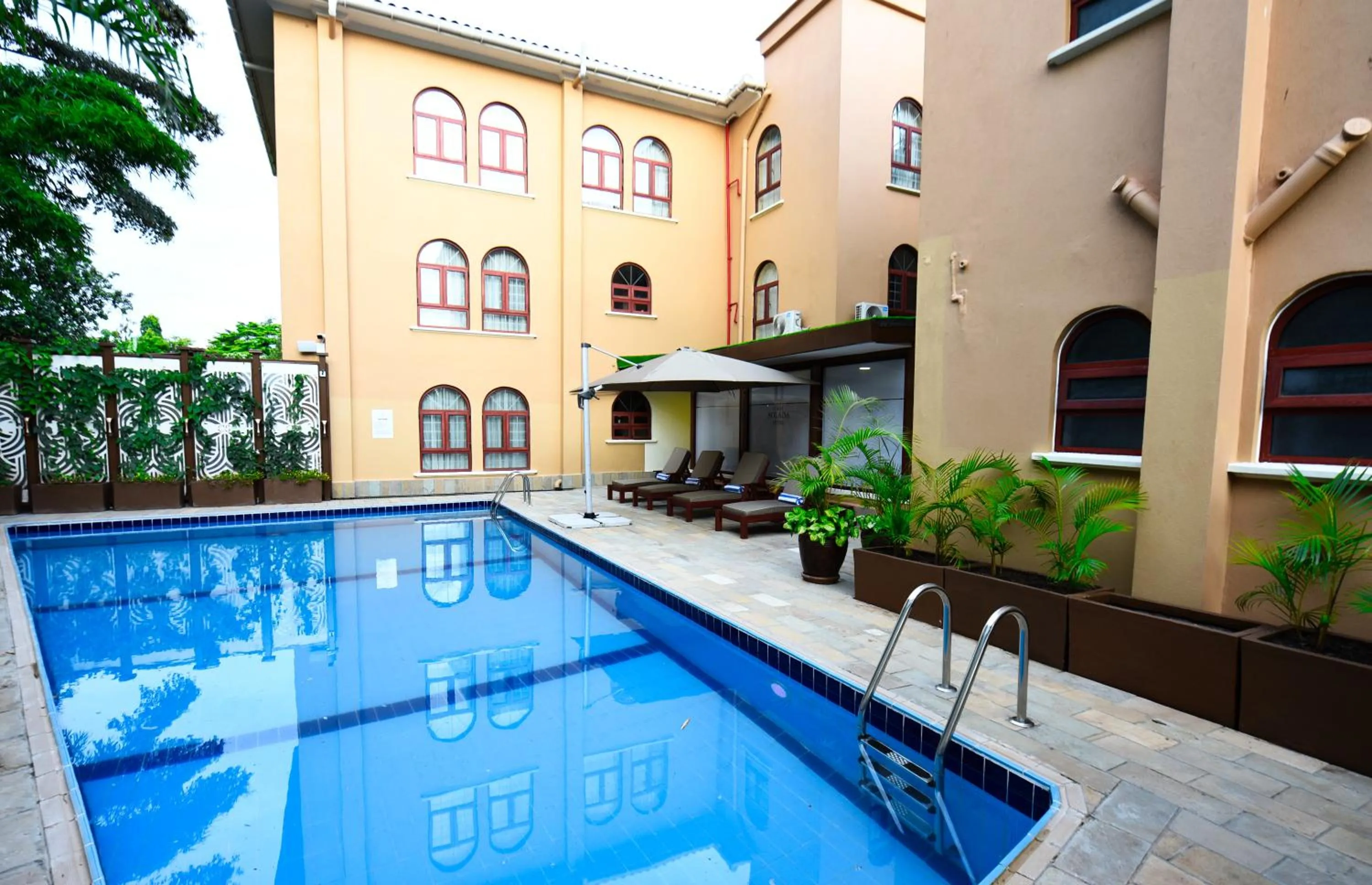 Swimming pool in Casa Solada Hotel