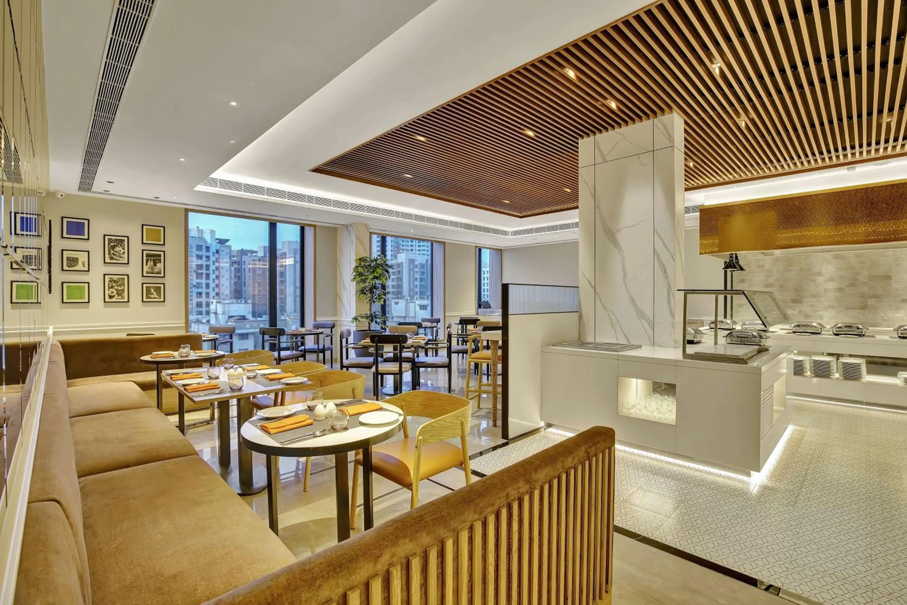 Restaurant/places to eat in Park Inn by Radisson Surat