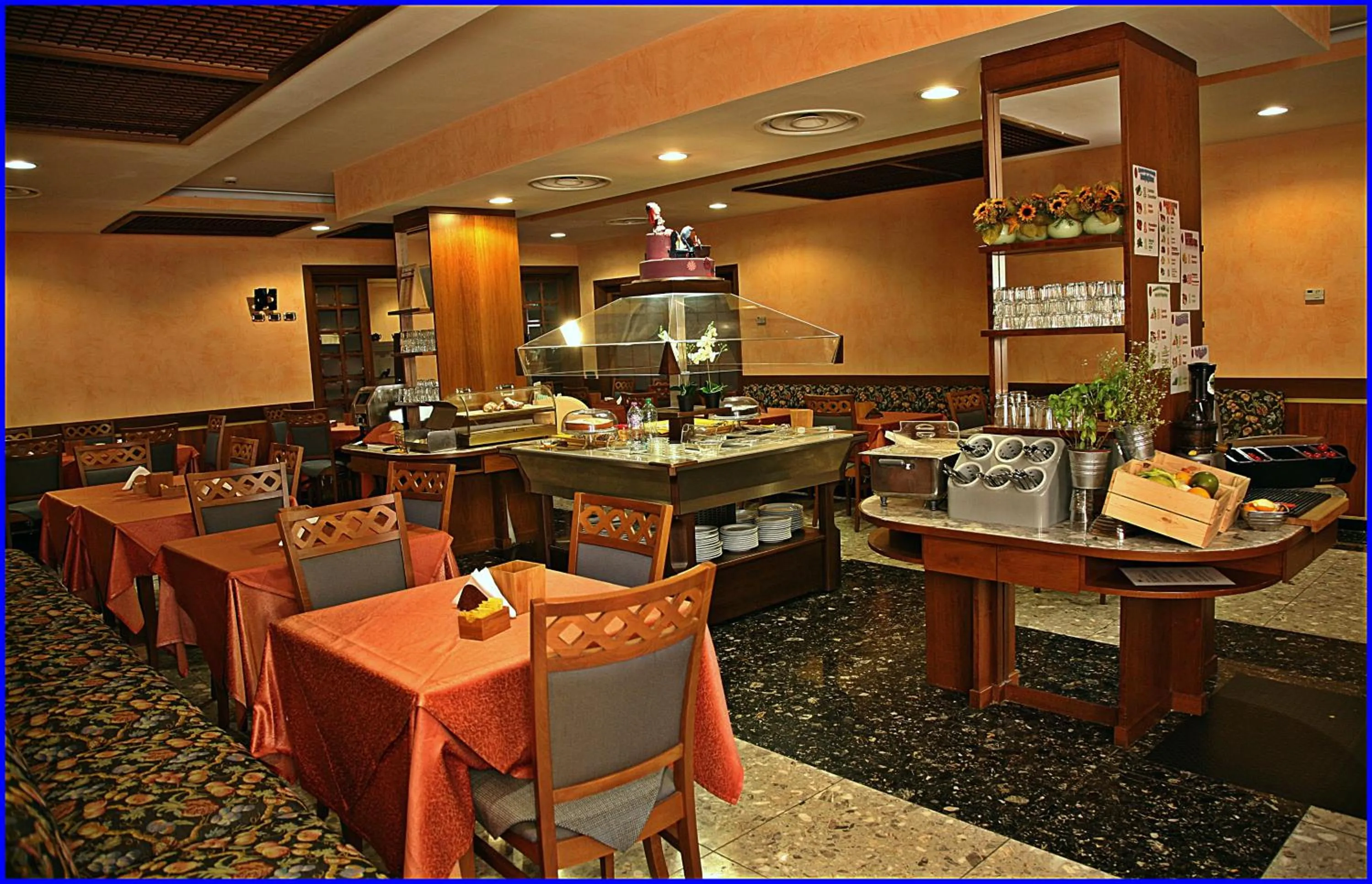 Restaurant/places to eat in Hotel Meeting