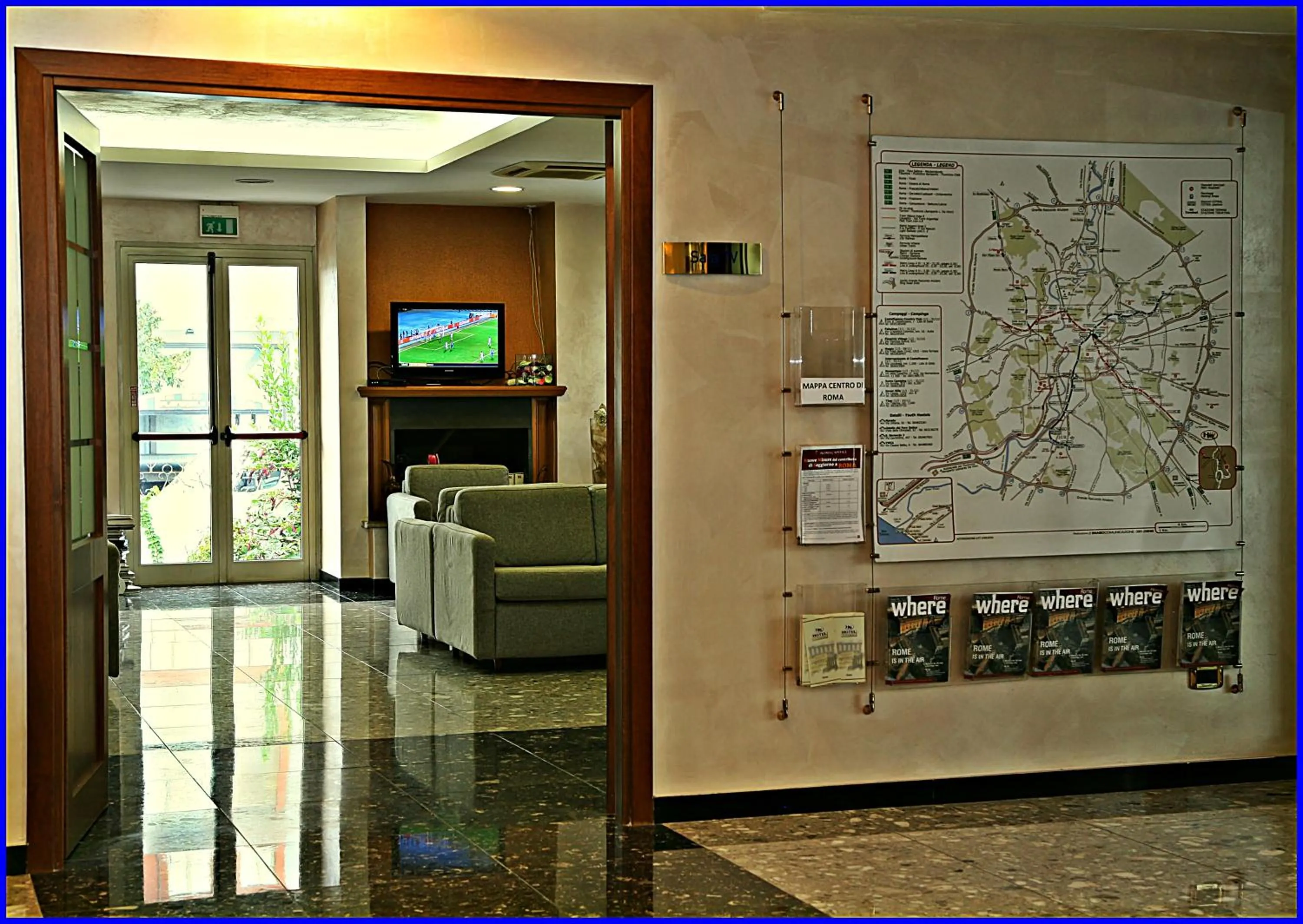 Communal lounge/ TV room in Hotel Meeting