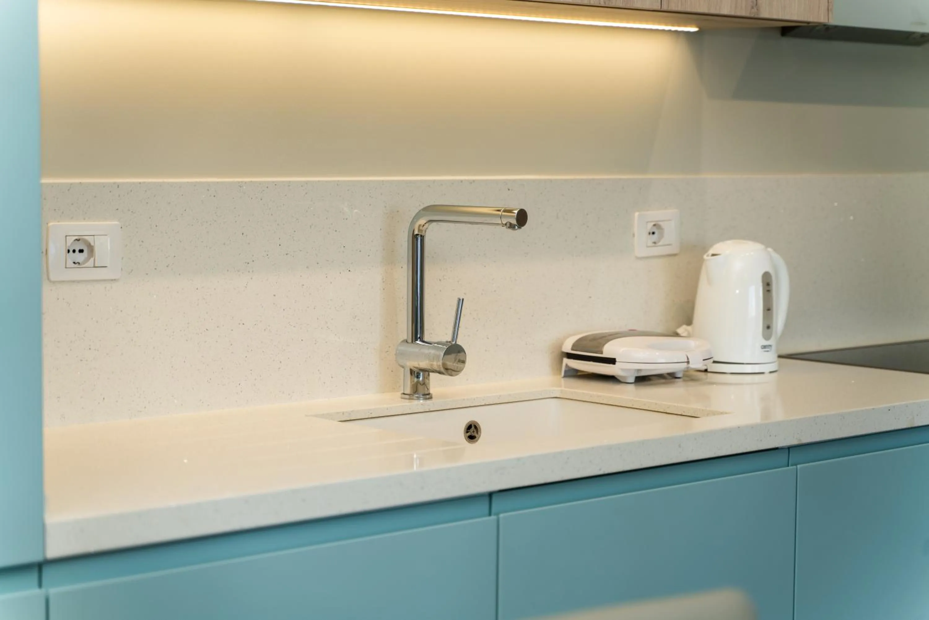 Coffee/tea facilities in Blissful Apartments