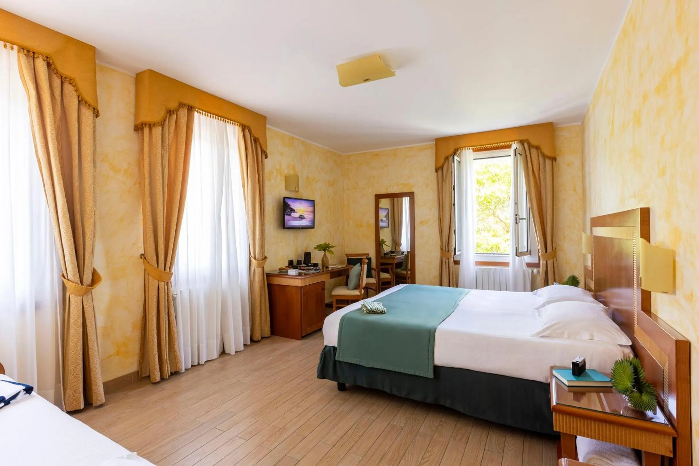 Bedroom, Bed in Hotel & Residence Venezia 2000