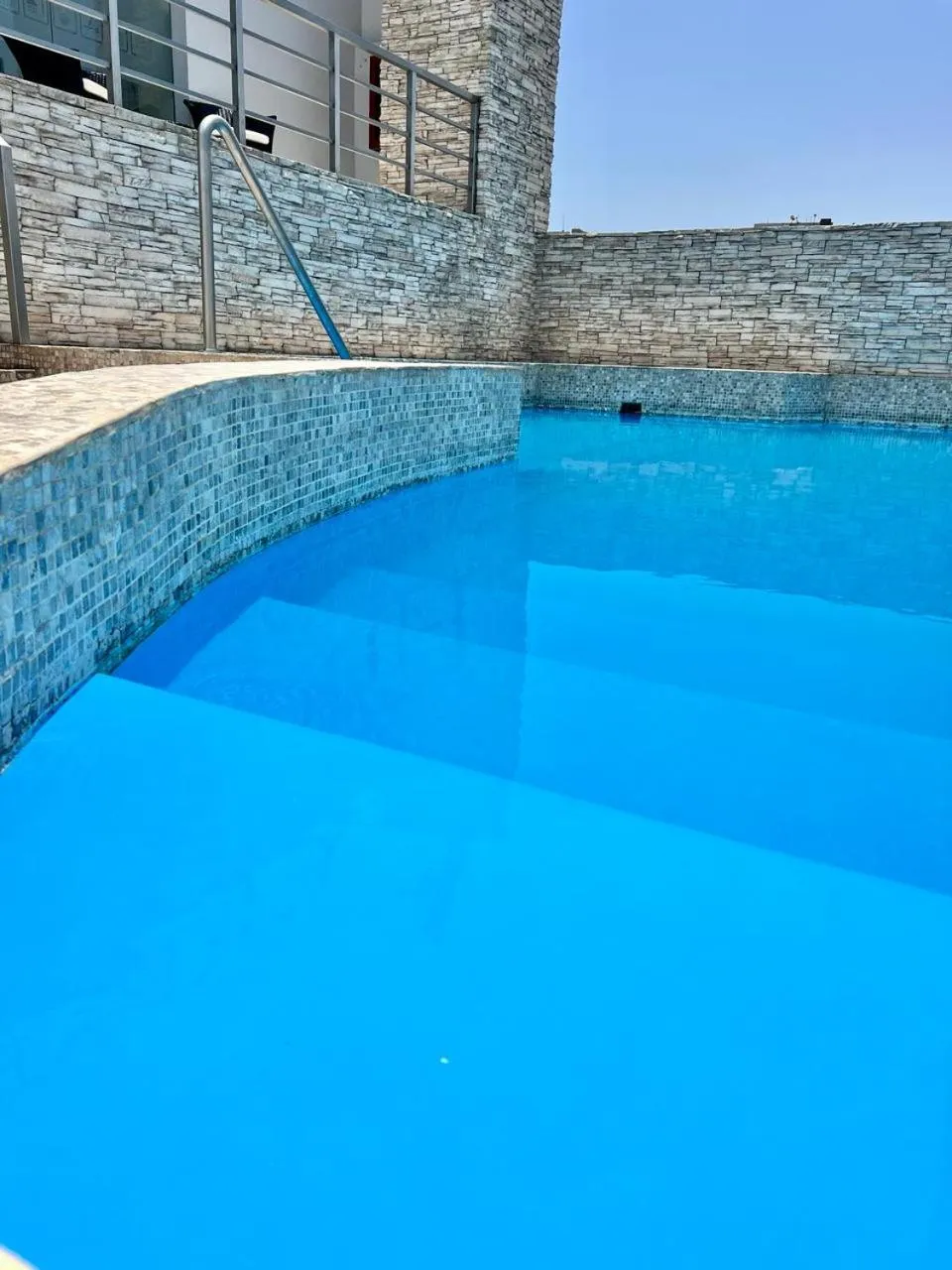 Swimming pool in Sol de Oro Hotel & Suites