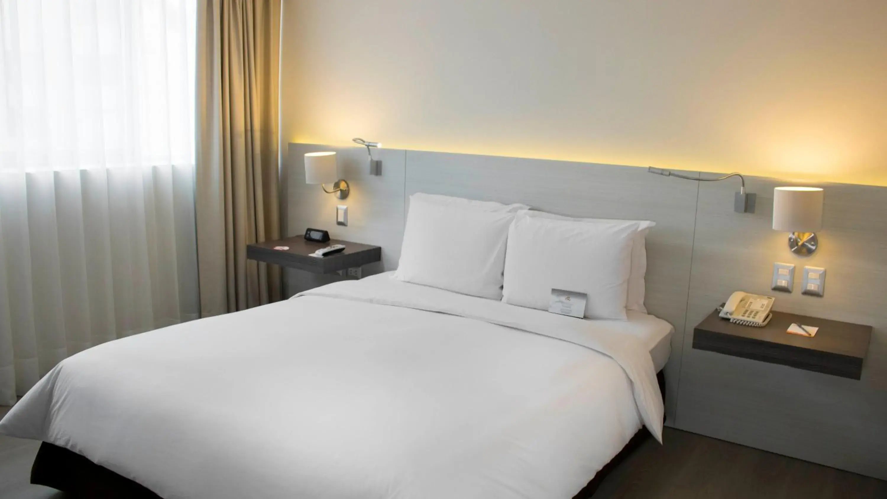 Photo of the whole room, Bed in Sol de Oro Hotel & Suites Photo of the whole room, Bed in Sol de Oro Hotel & Suites