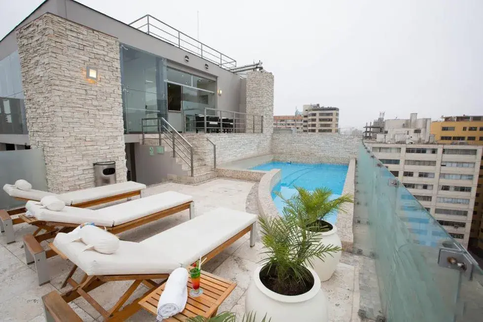 Swimming pool in Sol de Oro Hotel & Suites Swimming pool in Sol de Oro Hotel & Suites