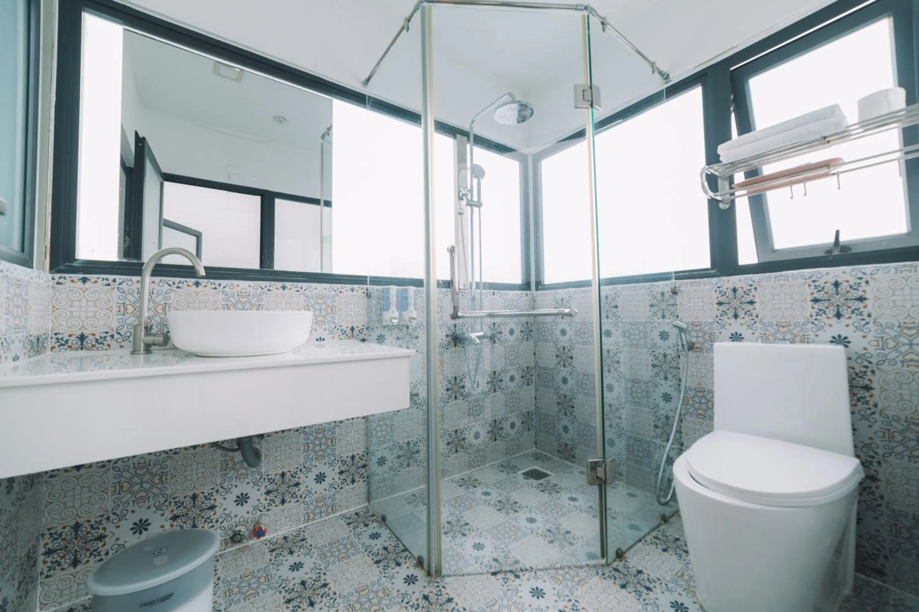 Shower in Hạ Na Hotel Đà Lạt