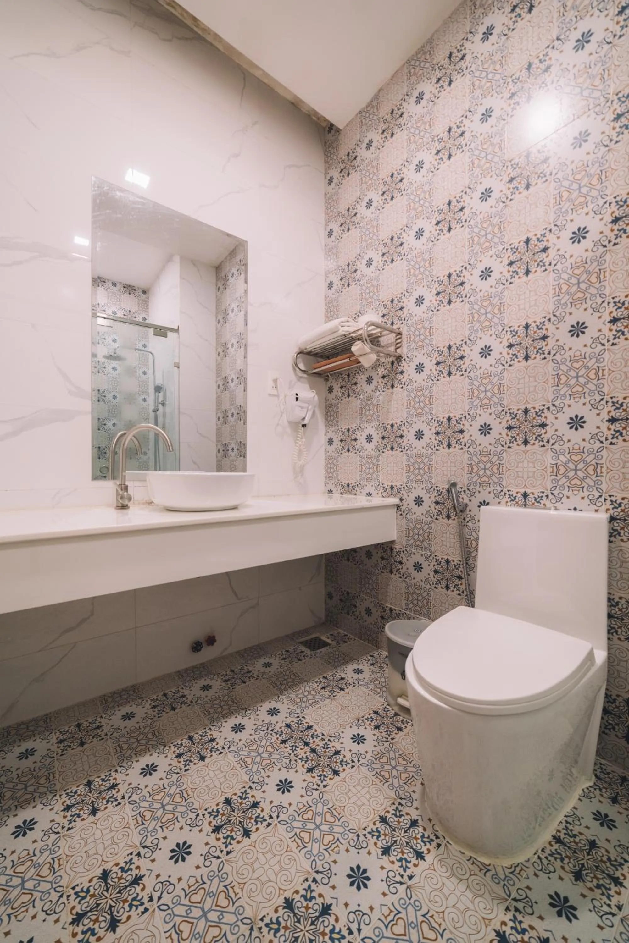 Shower in Hạ Na Hotel Đà Lạt