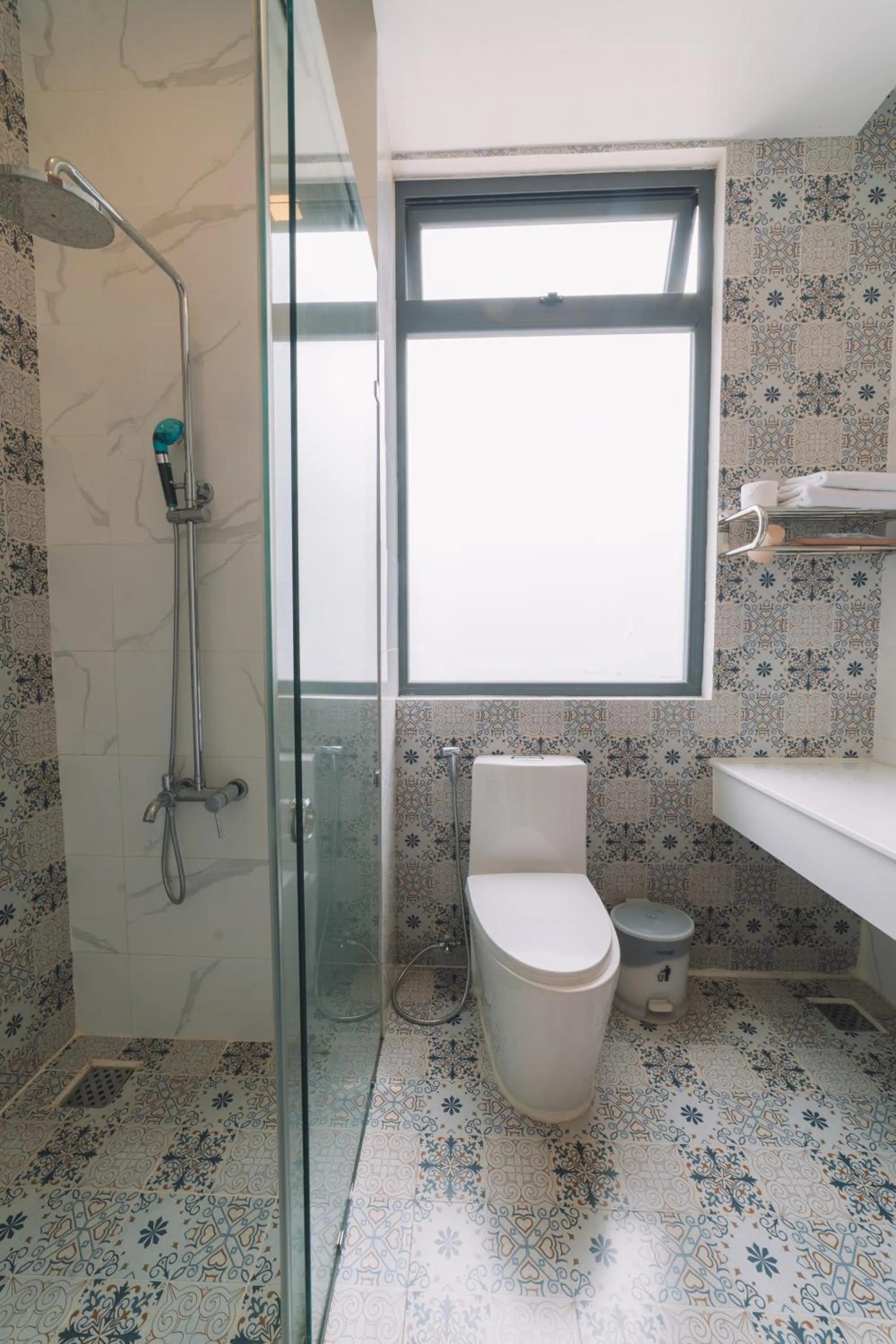 Shower in Hạ Na Hotel Đà Lạt