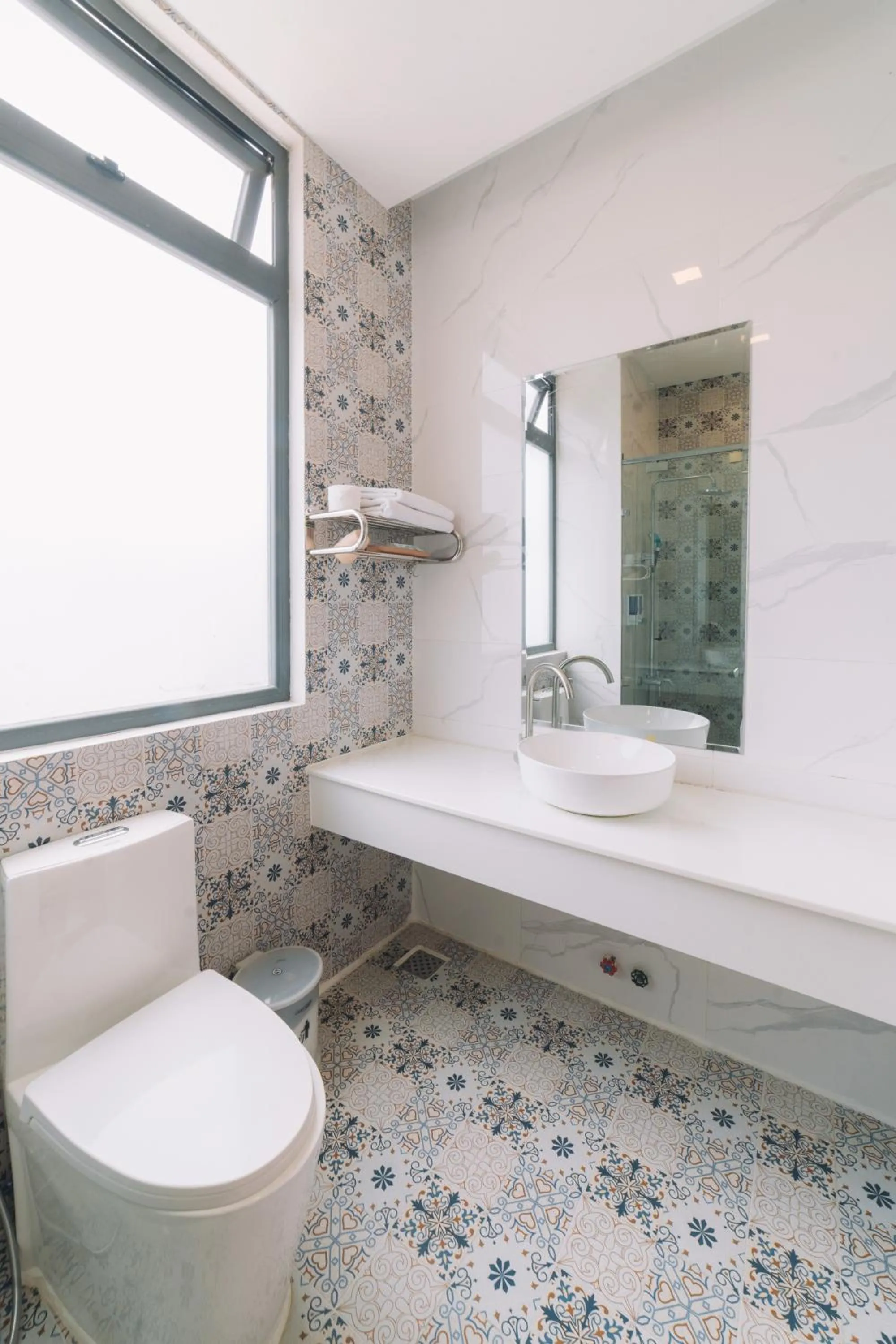 Shower in Hạ Na Hotel Đà Lạt