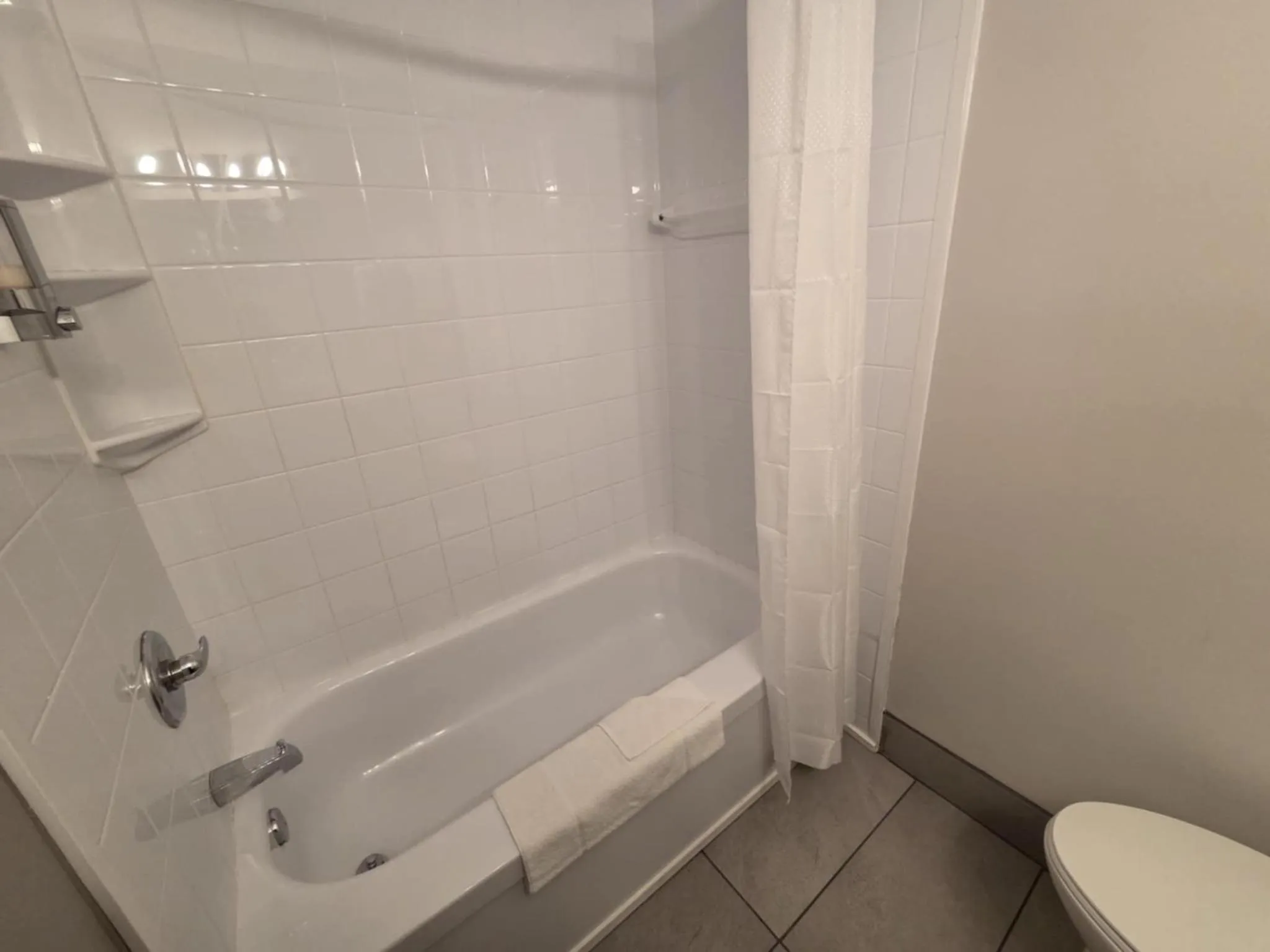 Shower in Hôtel le 625