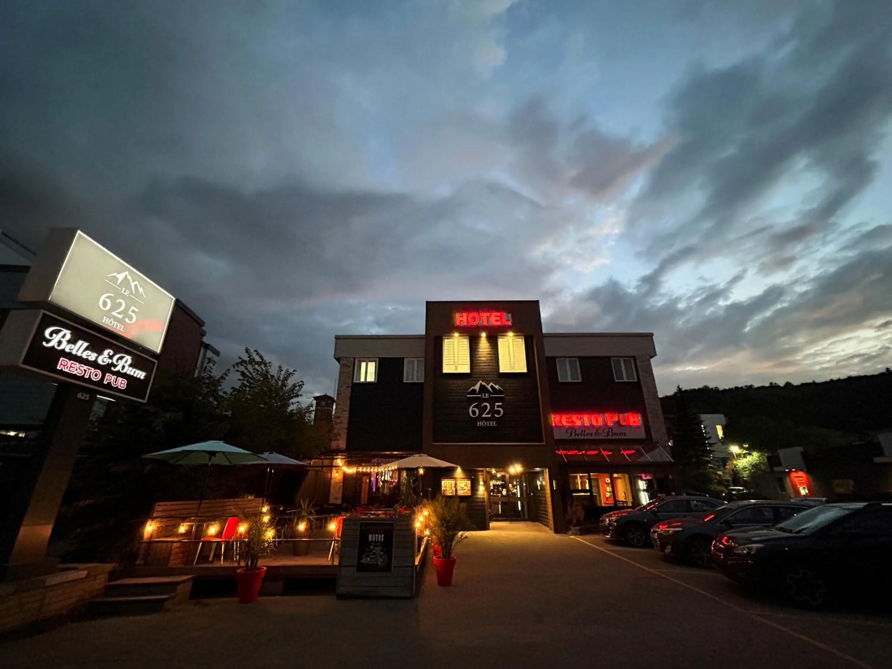 Property building in Hôtel le 625